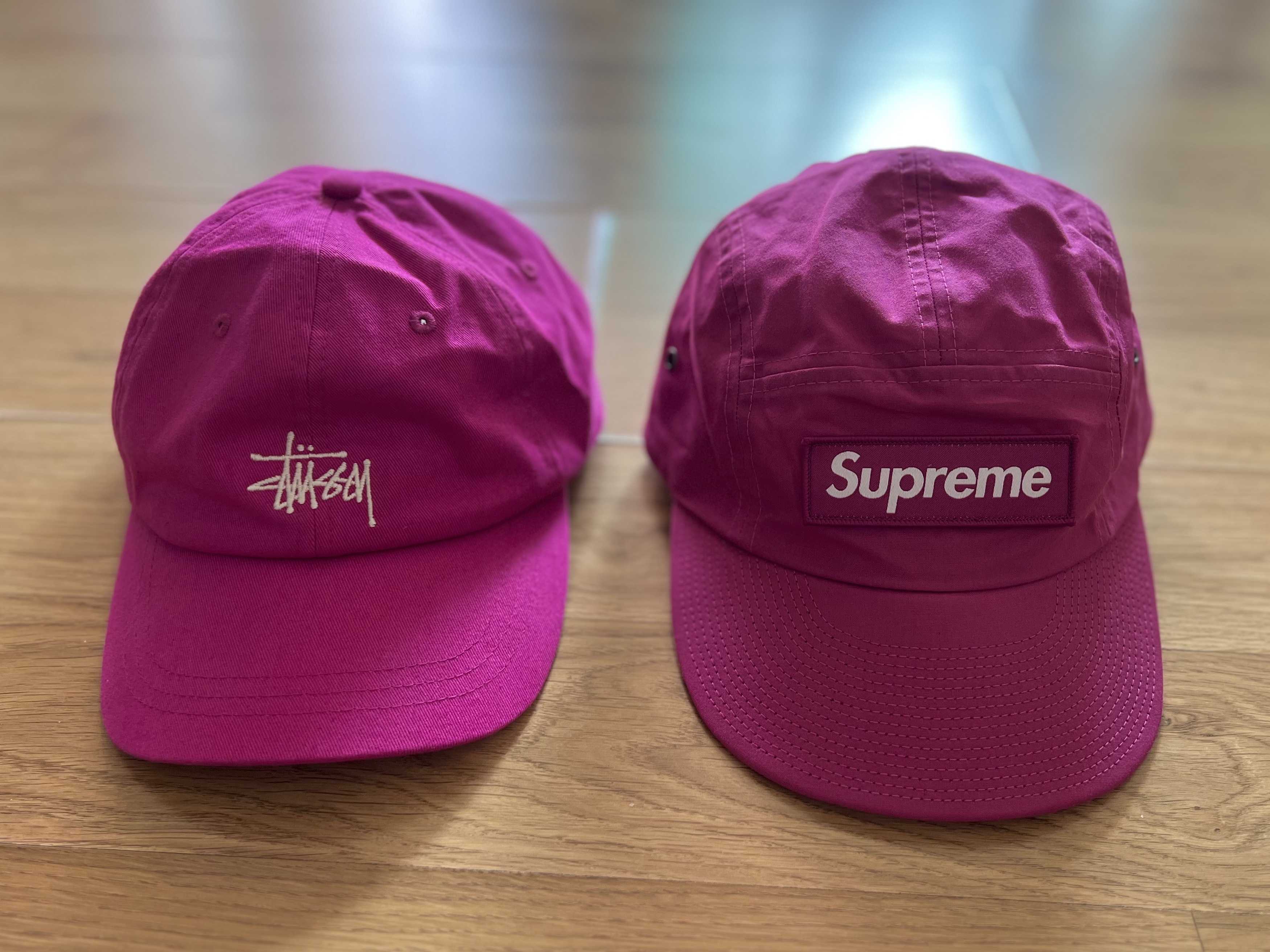 Stussy Basic Stock Low Pro Cap Magenta, Supreme Waxed Cotton Camp Cap Magenta - 23FW 착용 스타일