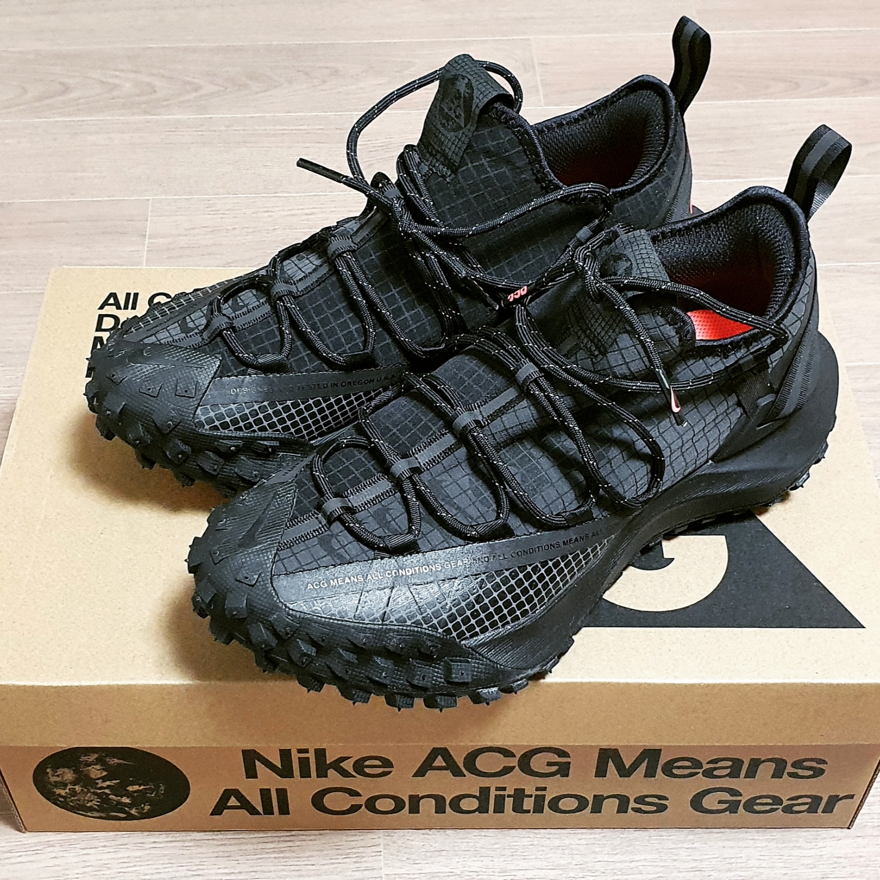 Nike ACG Mountain Fly Low Anthracite 착용 스타일