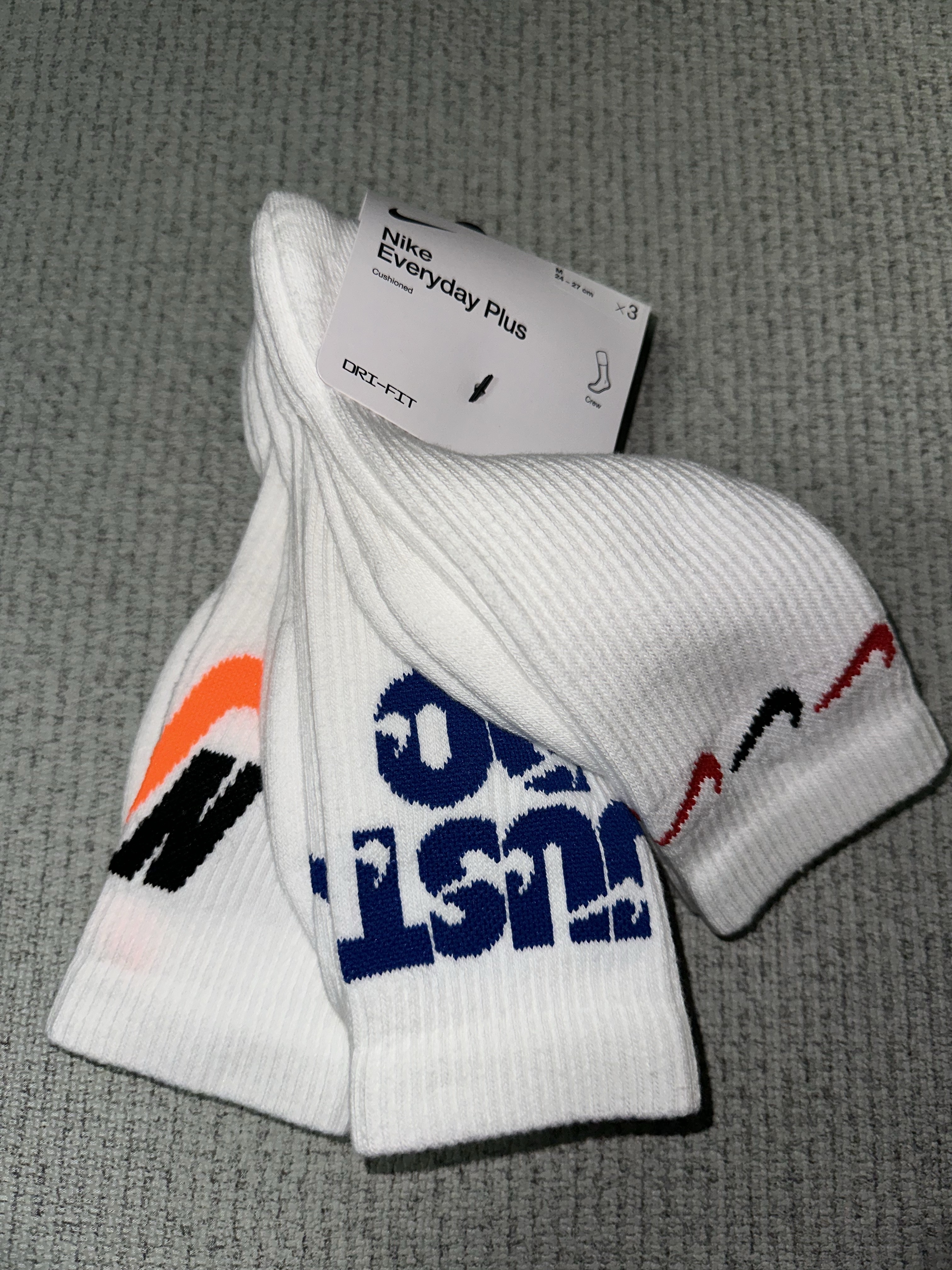 Nike Everyday Plus Cushioned Crew Socks Multicolor (3 Pack/Korean Ver.) 착용 스타일