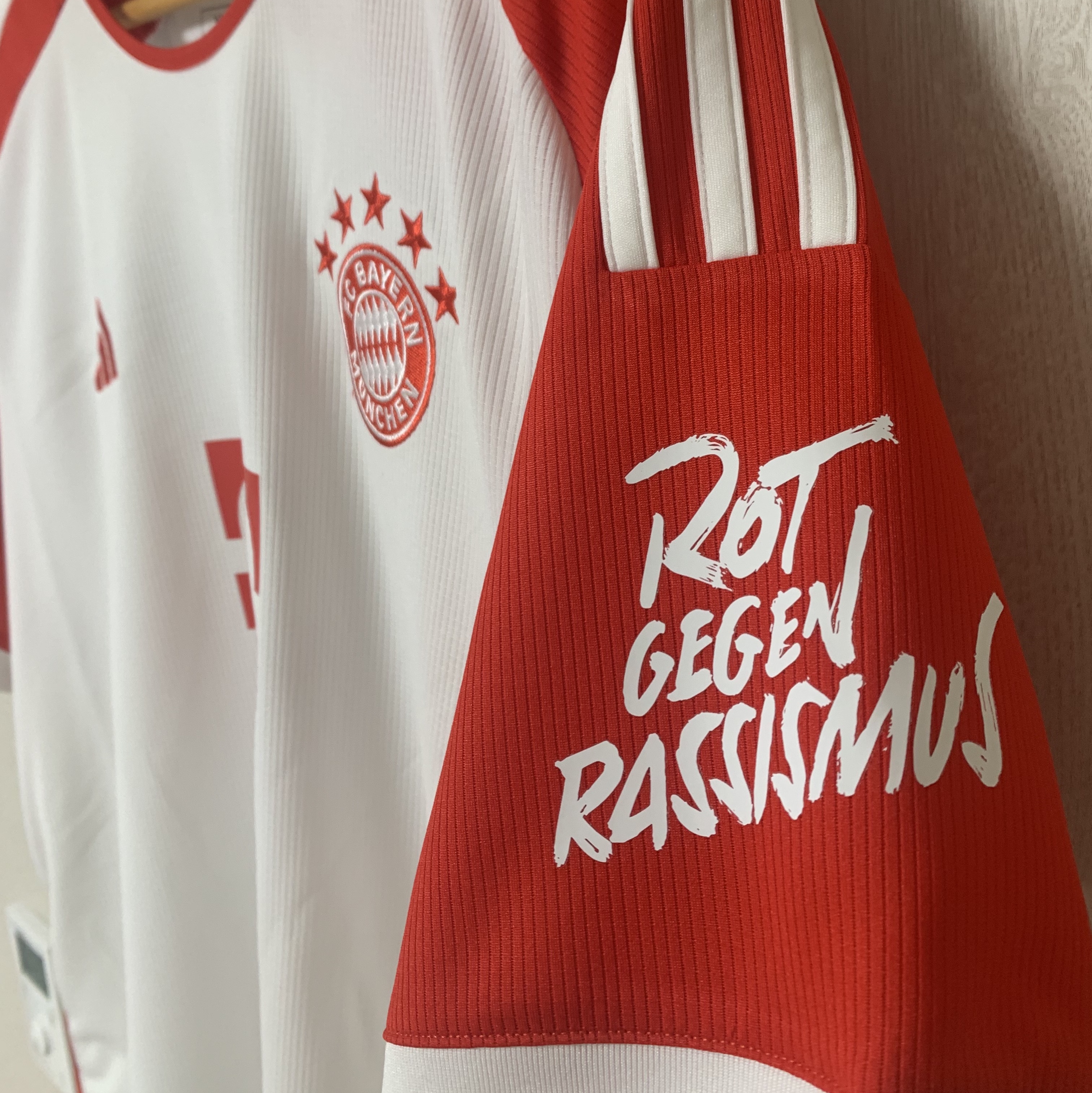 Adidas Bayern Munchen 2023/24 Home Jersey White Red - US Sizing (Non Marking Ver.) 착용 스타일 - 2