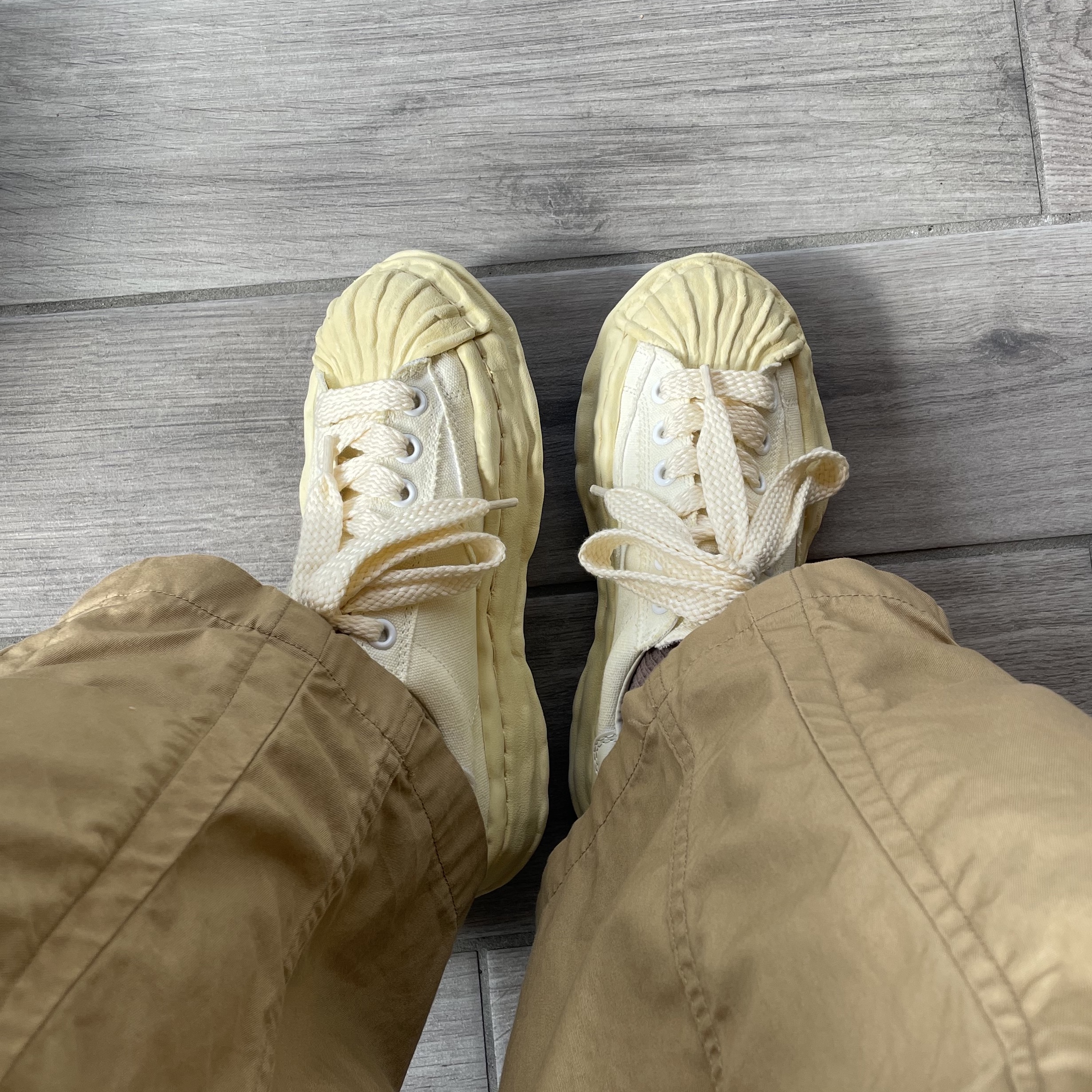 Maison Mihara Yasuhiro Blakey VL OG Sole Canvas Low-top Sneakers White 착용 스타일