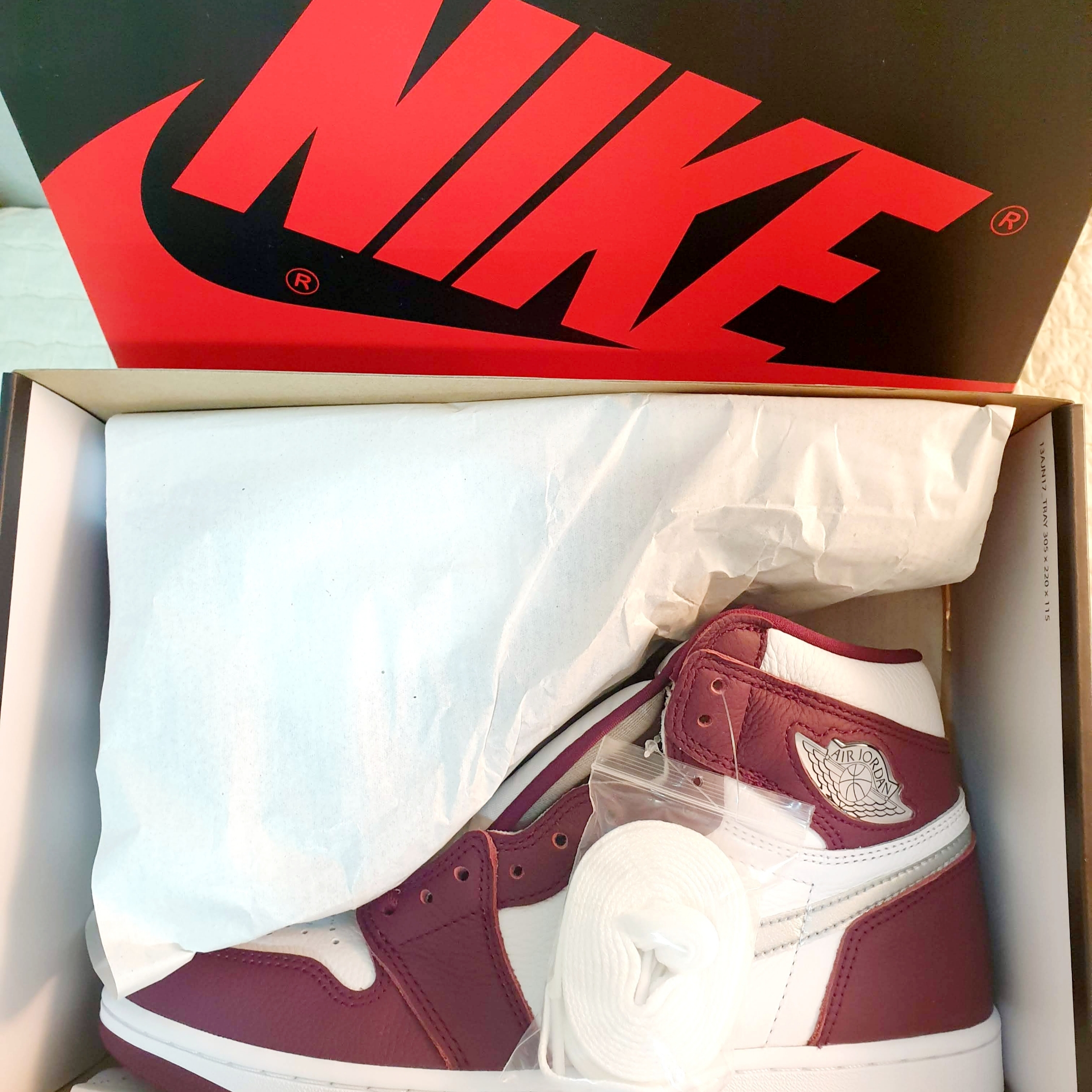 Jordan 1 Retro High OG Bordeaux 착용 스타일