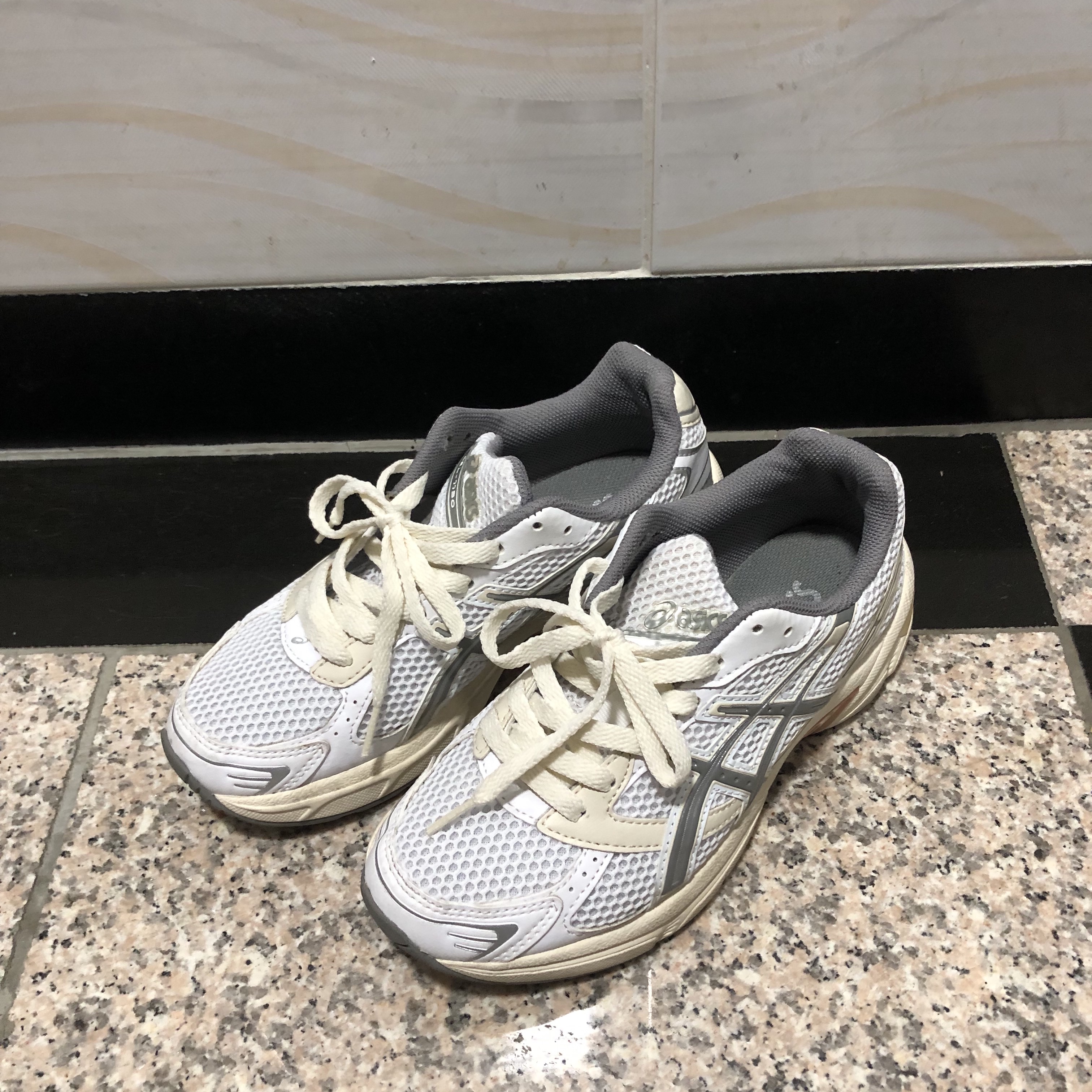 (W) Asics Gel-1130 White Midnight 착용 스타일