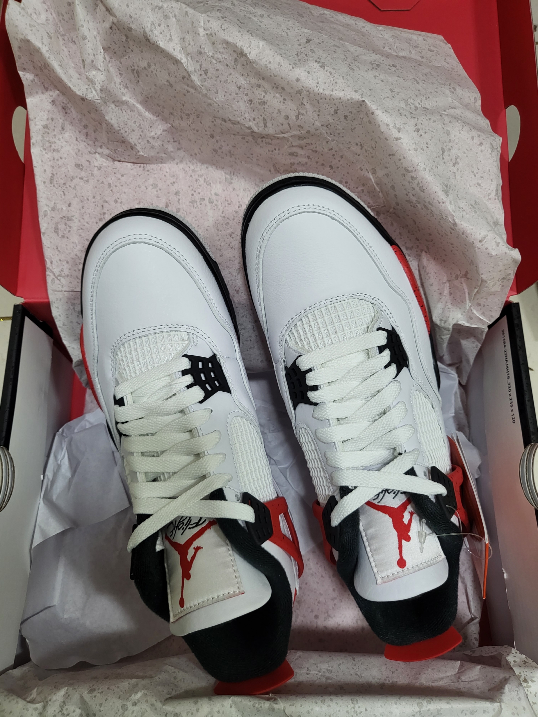 Jordan 4 Retro Red Cement 착용 스타일