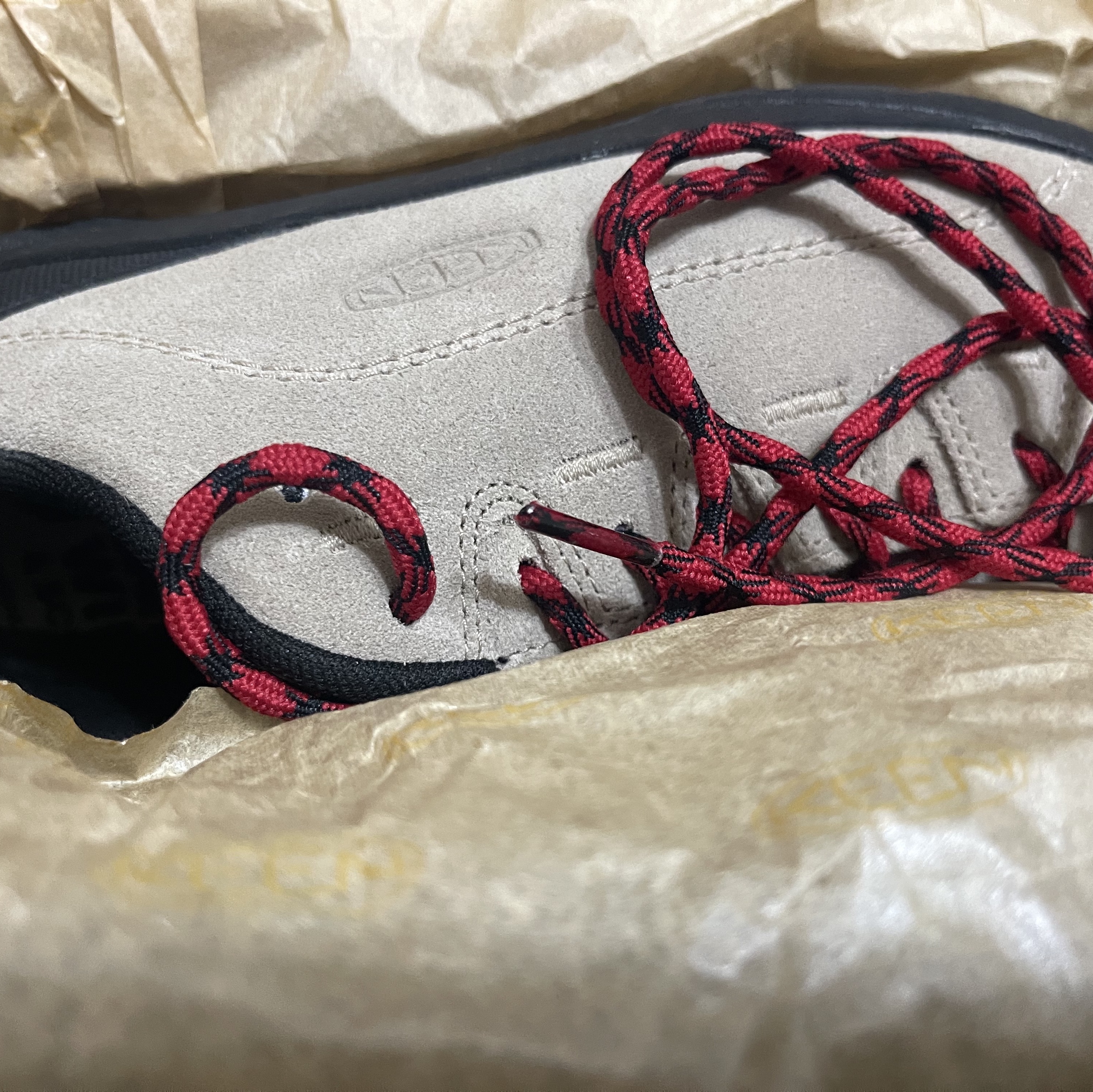 Keen Jasper Suede Sneakers Silver Mink 착용 스타일