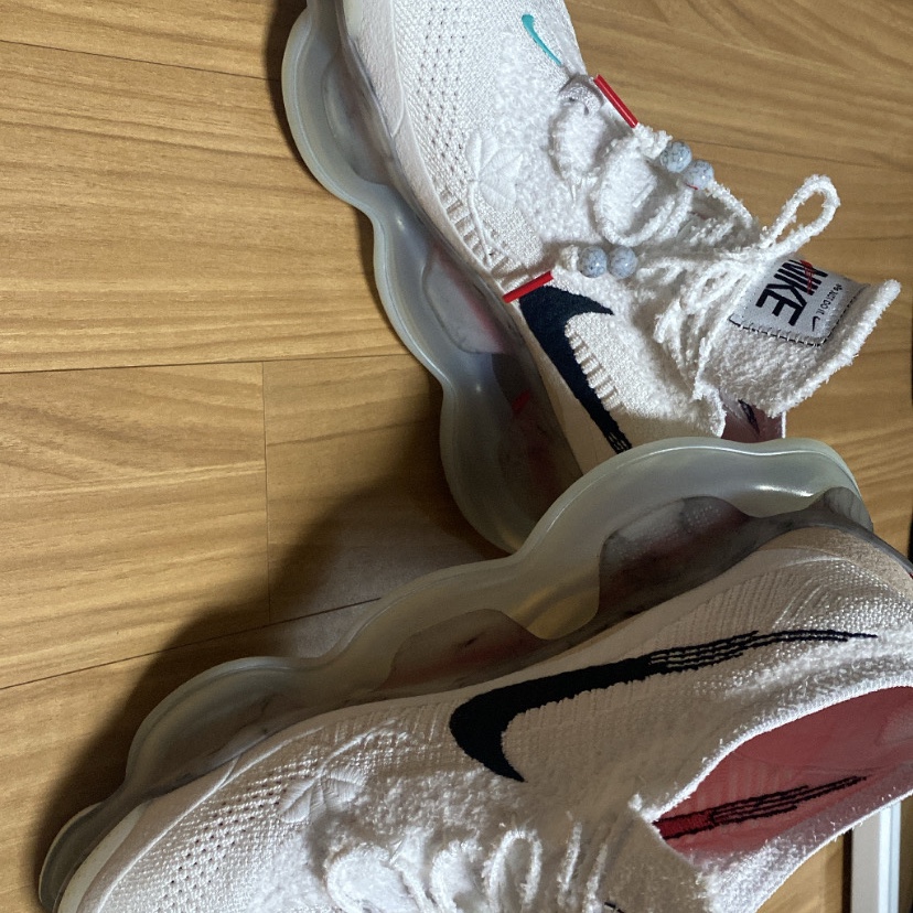 Nike Air Max Scorpion Flyknit Summit White 착용 스타일 - 2