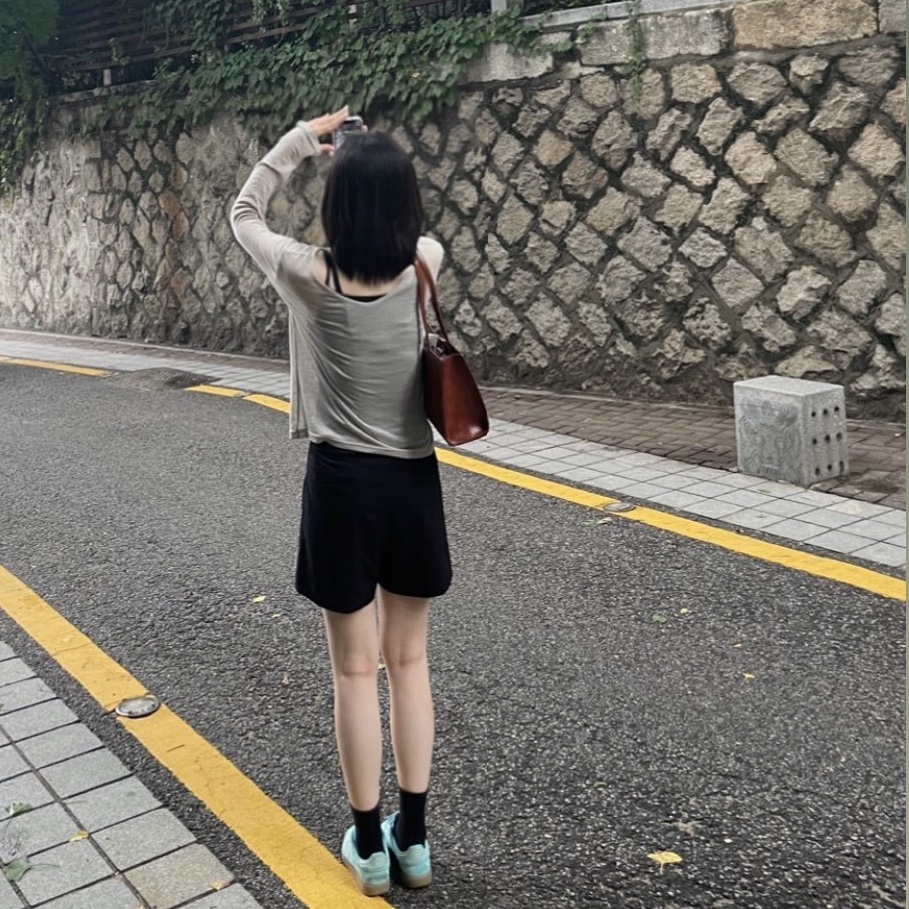 Adidas Bermuda Easy Mint 착용 스타일