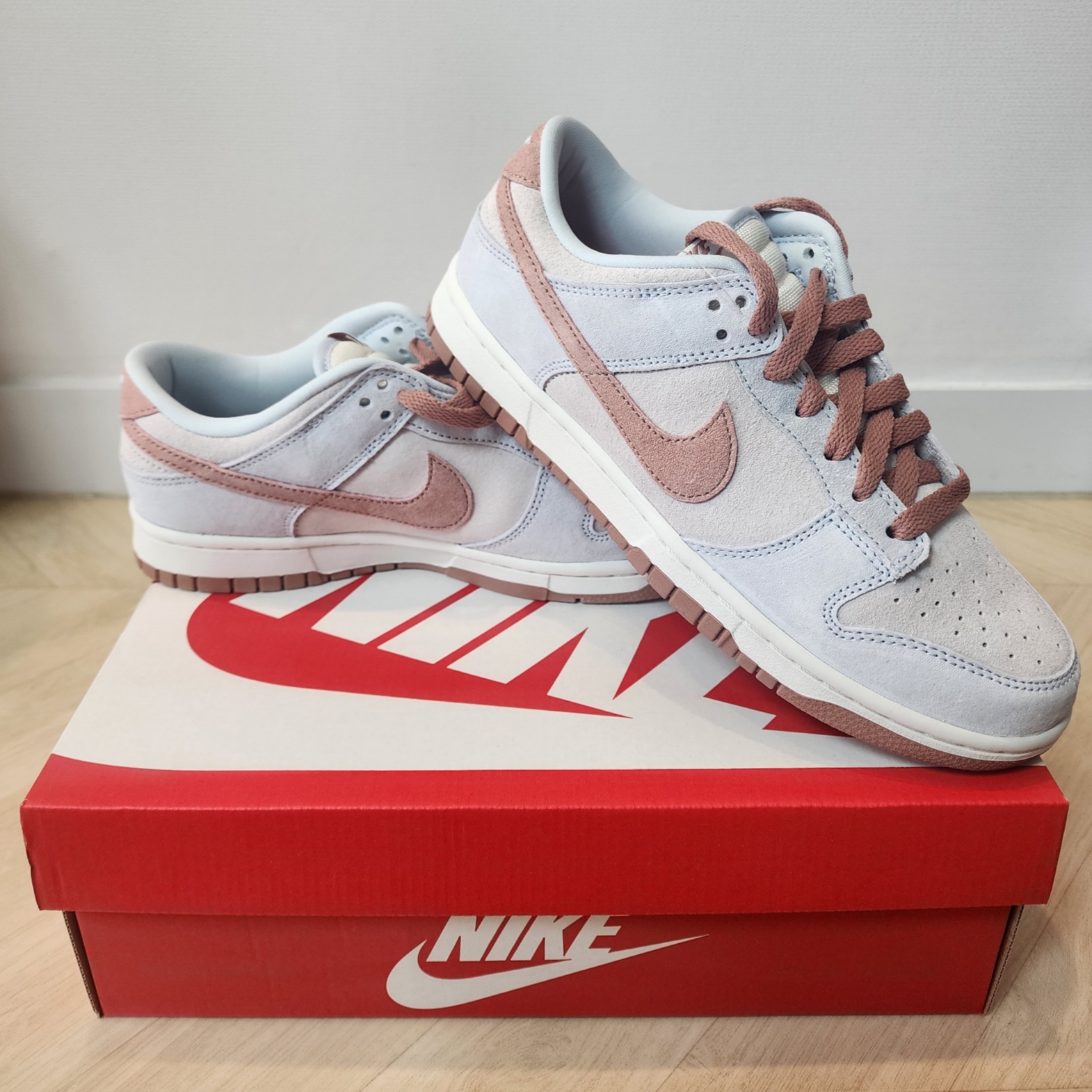 Nike Dunk Low Retro PRM Fossil Rose 착용 스타일