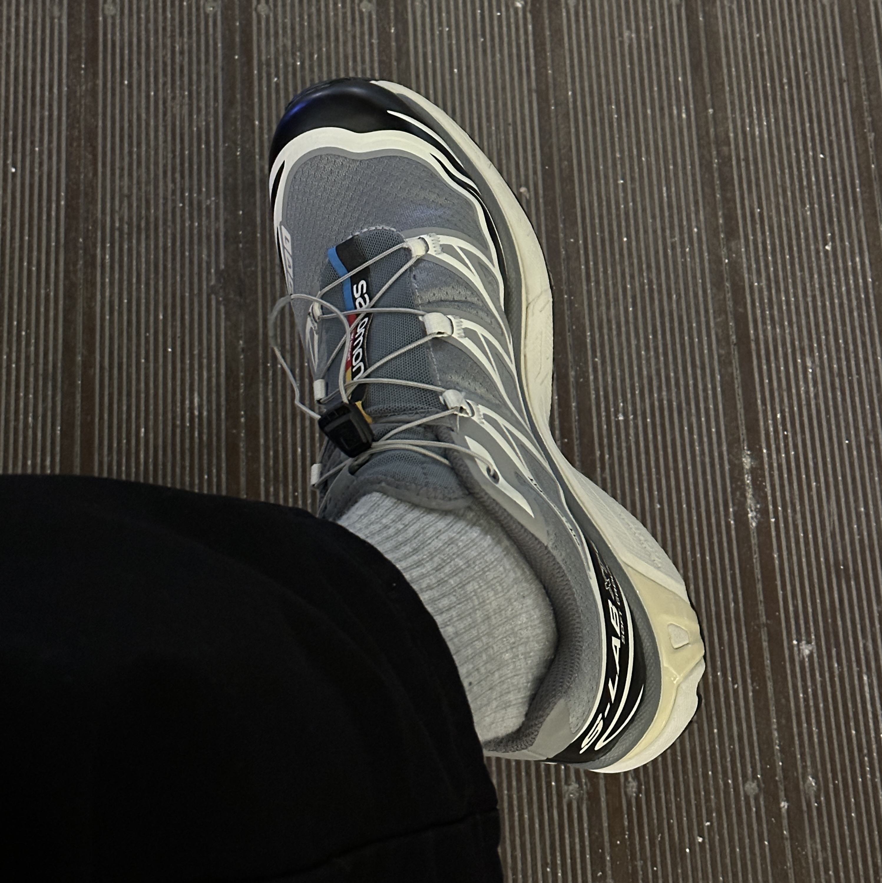 Salomon XT-6 Recut Phantom Vanilla Ice 착용 스타일