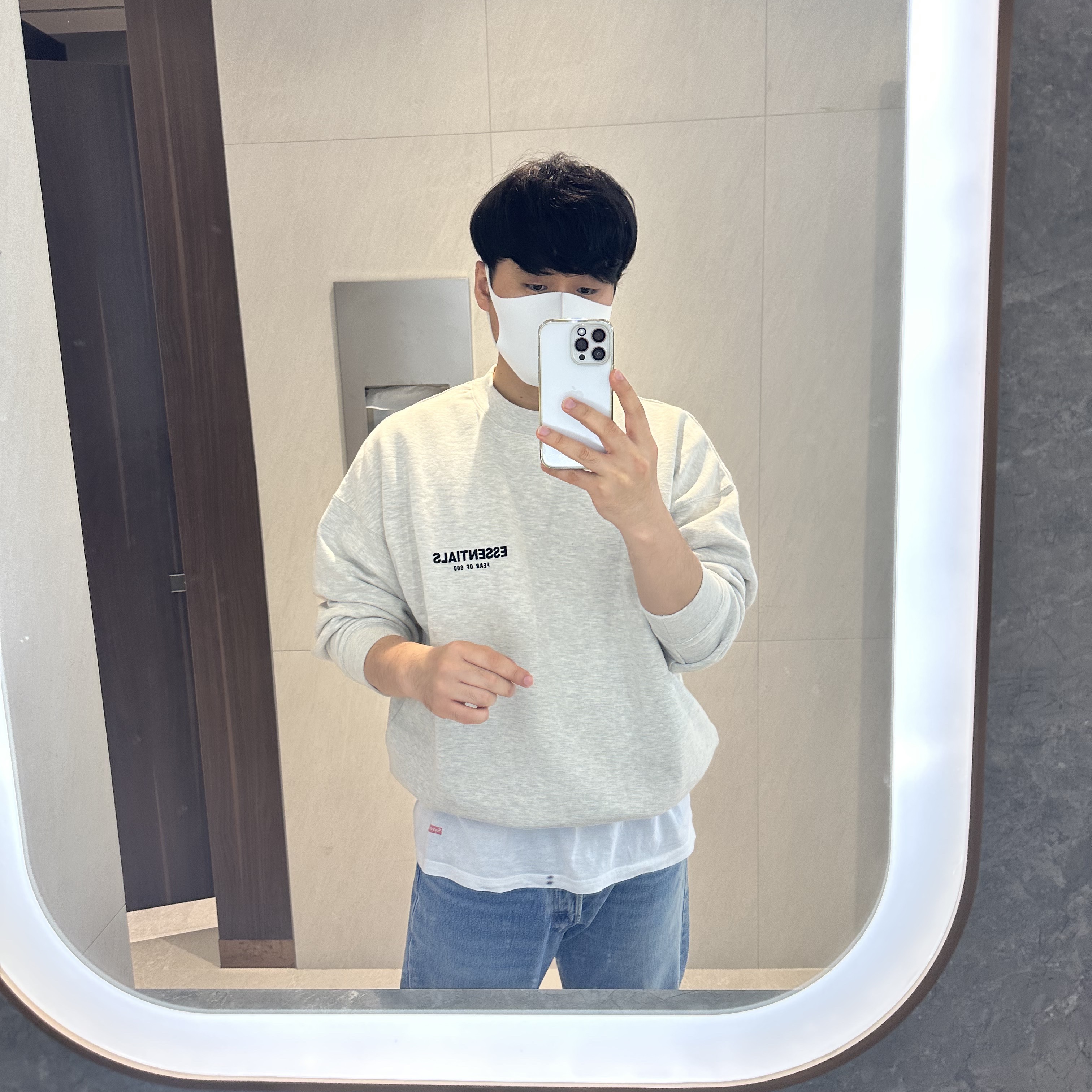 Essentials The Core Collection Long Sleeve T-Shirt Light Oatmeal, Supreme Hanes Tagless T-Shirt White (3 Pack) 착용 스타일