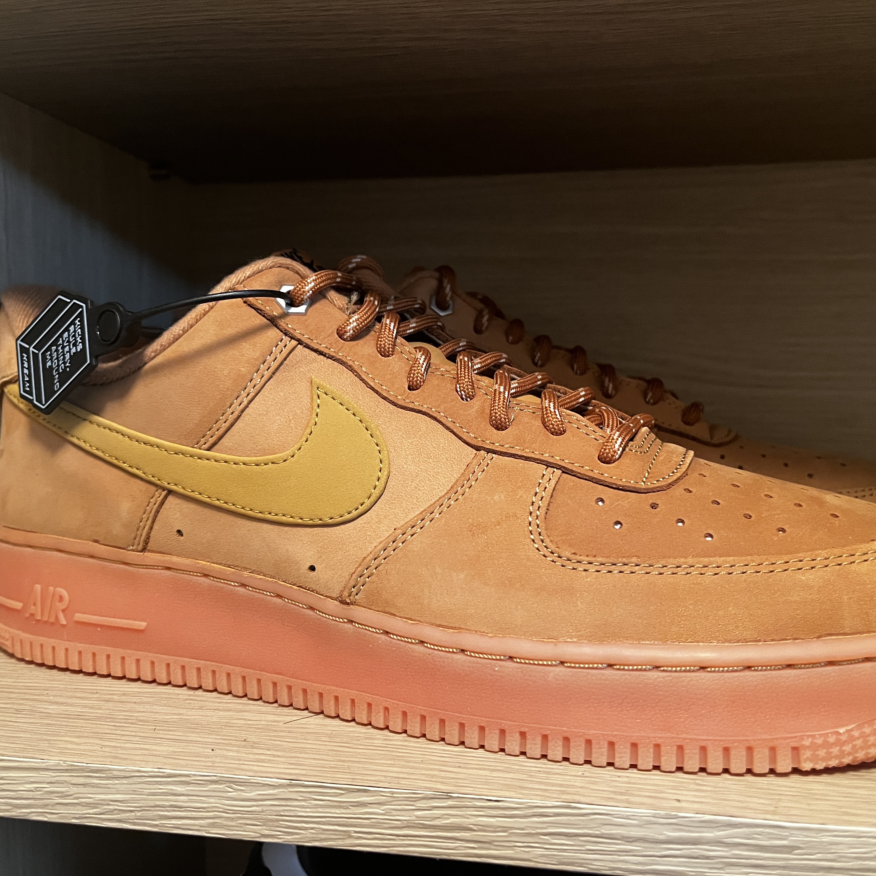 Nike Air Force 1 '07 WB Flax 착용 스타일 - 1