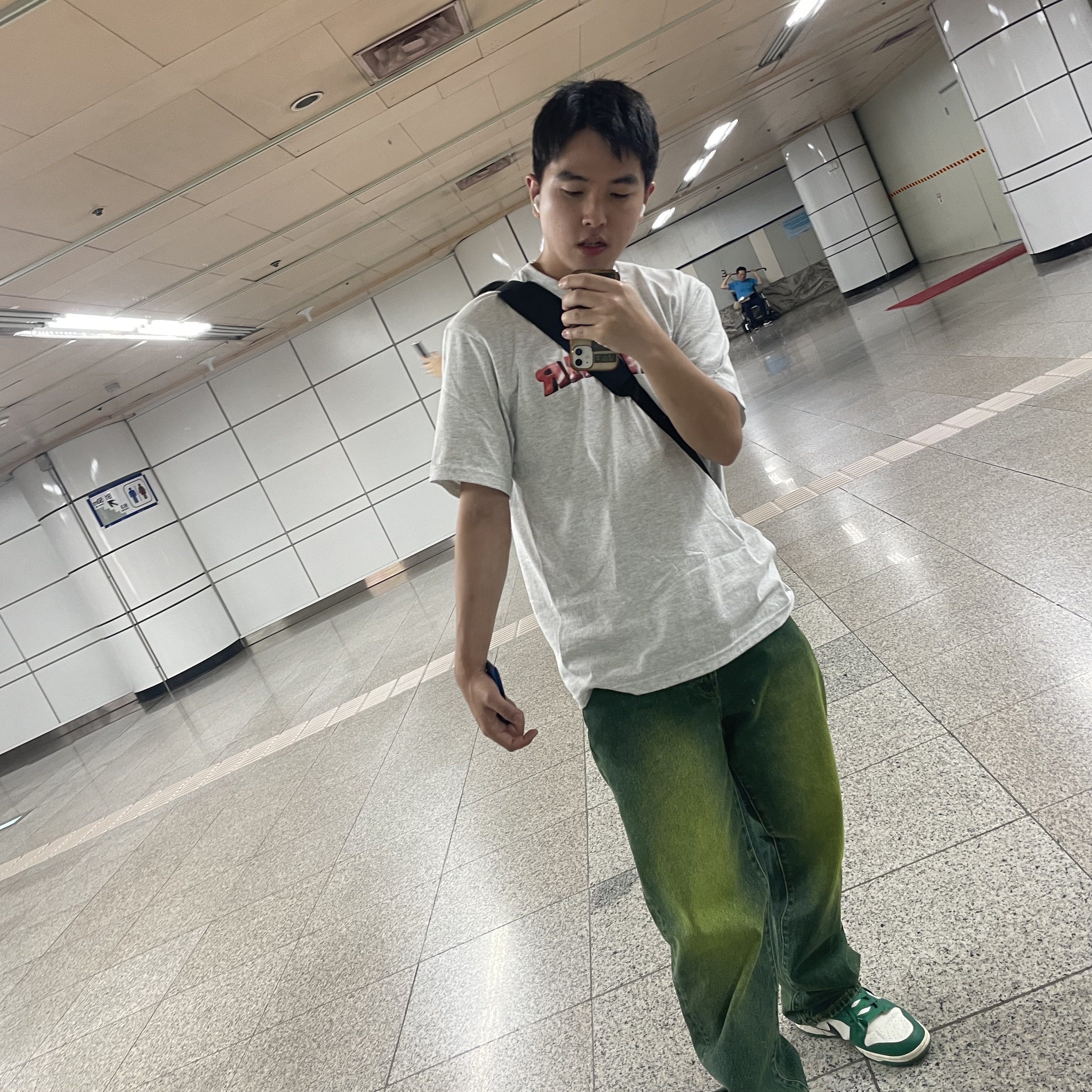 Supreme Regular Jean Overspray Green - 23FW, Nike Dunk Low Retro SE Jackpot Malachite 착용 스타일 - 2