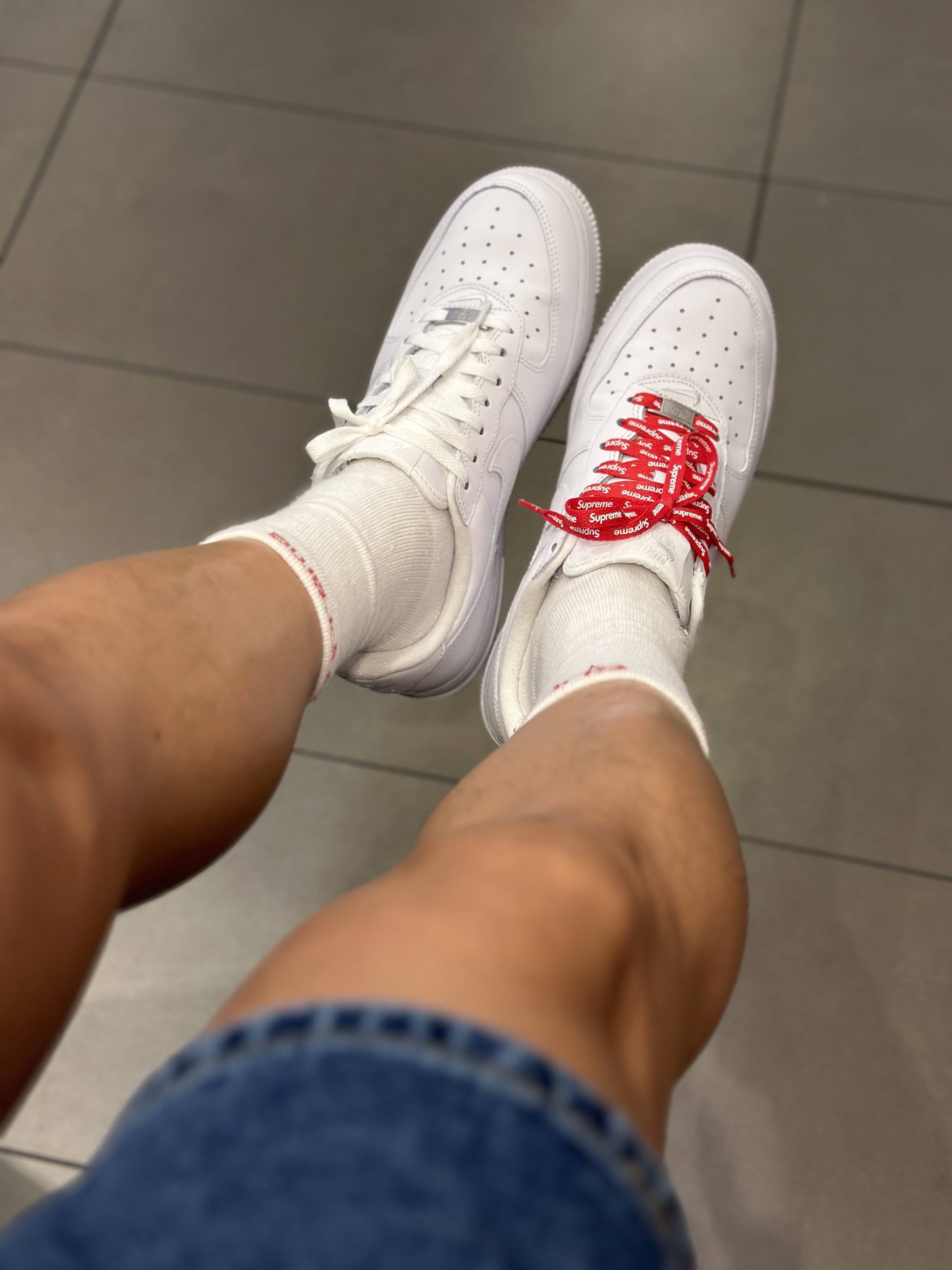 Nike x Supreme Air Force 1 Low White 착용 스타일