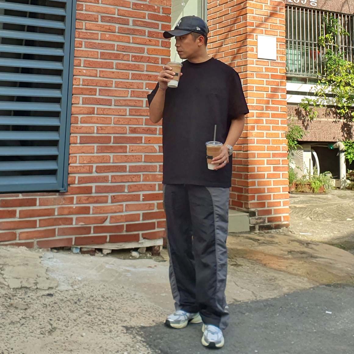 Nike V2K Run Summit White Metallic Silver, Wooyoungmi Flower Print Back Logo T-Shirt Black - 23SS 착용 스타일