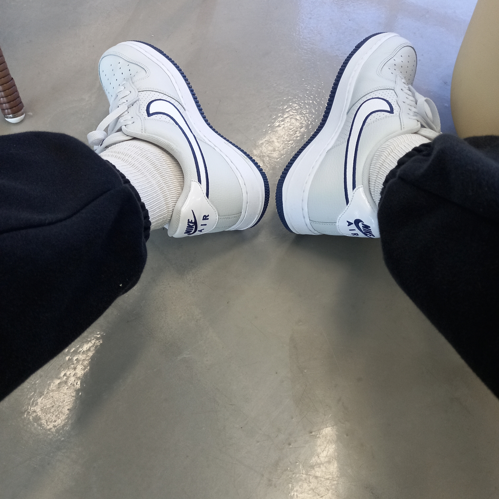Nike Air Force 1 '07 Photon Dust White 착용 스타일