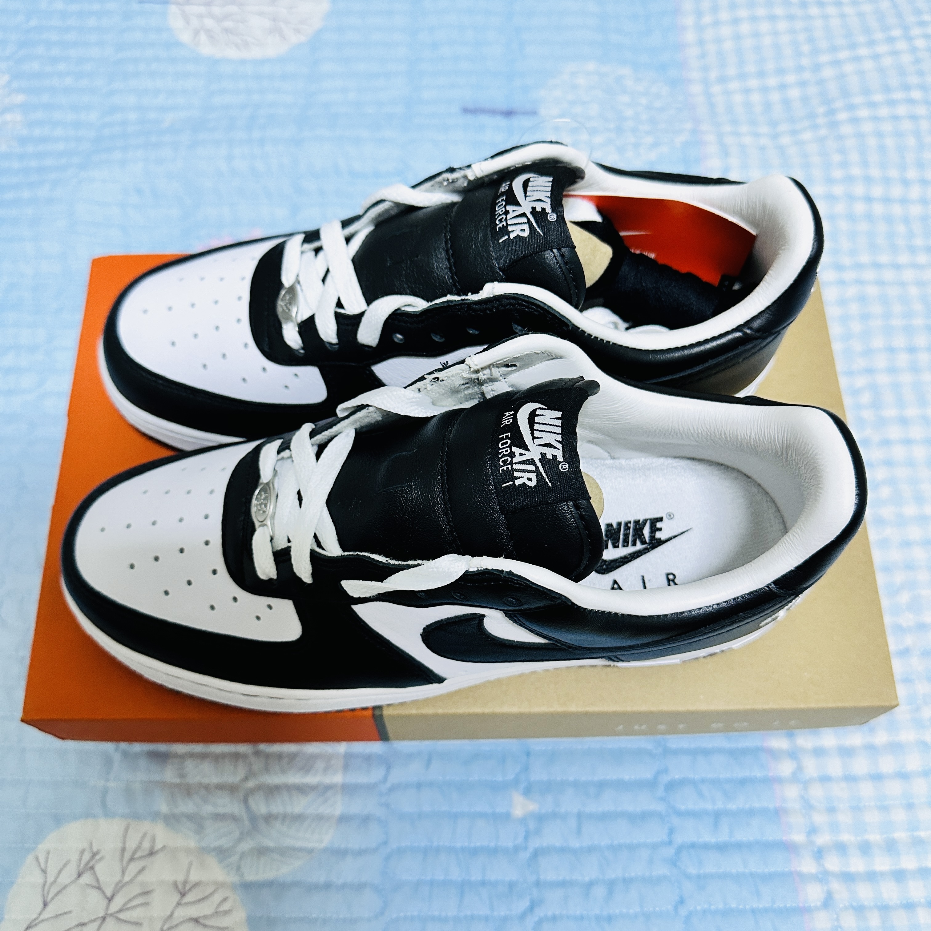 Nike x Terror Squad Air Force 1 Low QS Blackout 착용 스타일 - 2