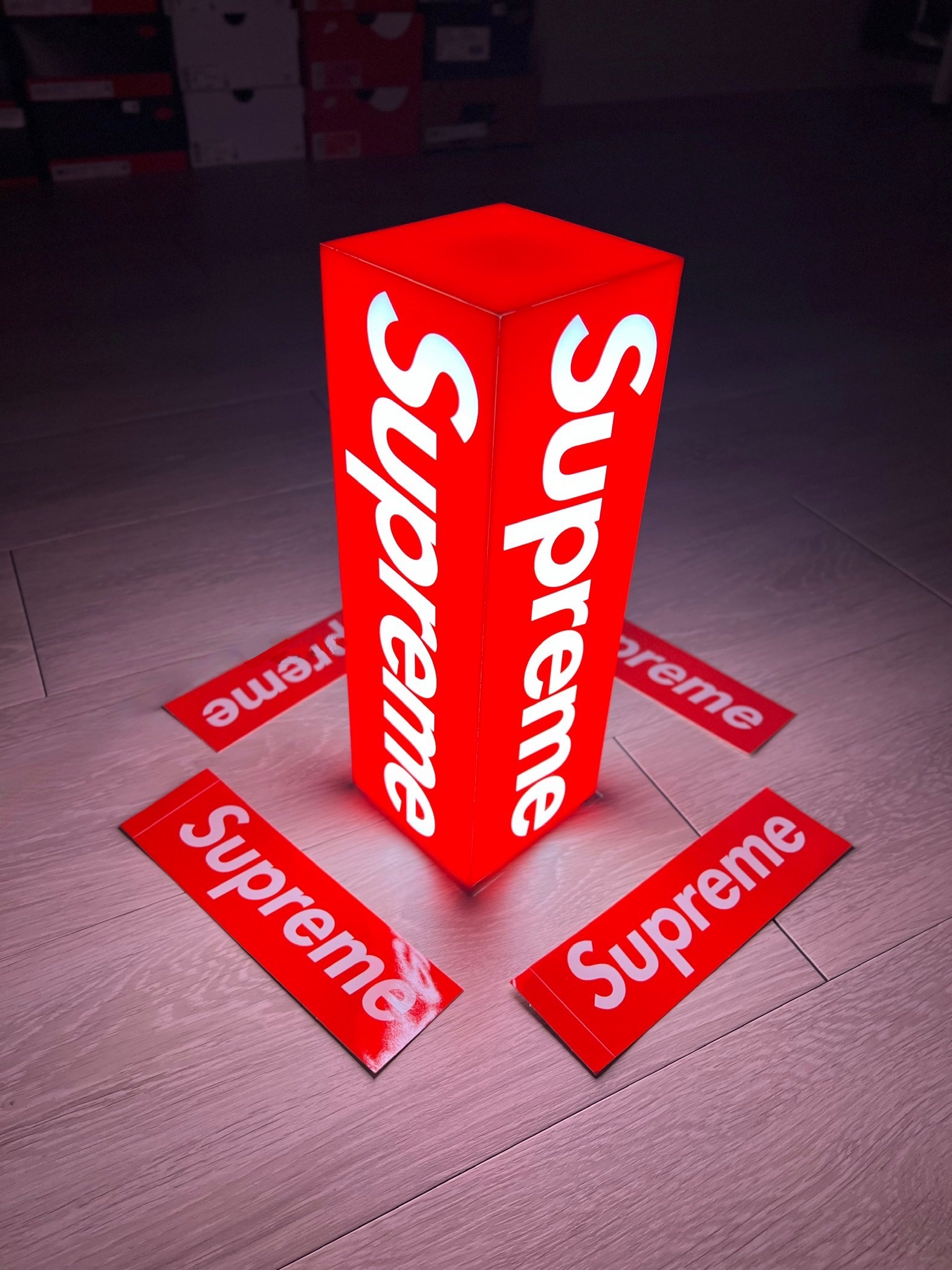 Supreme Box Logo Lamp Red (Korean Ver.) - 23FW 착용 스타일