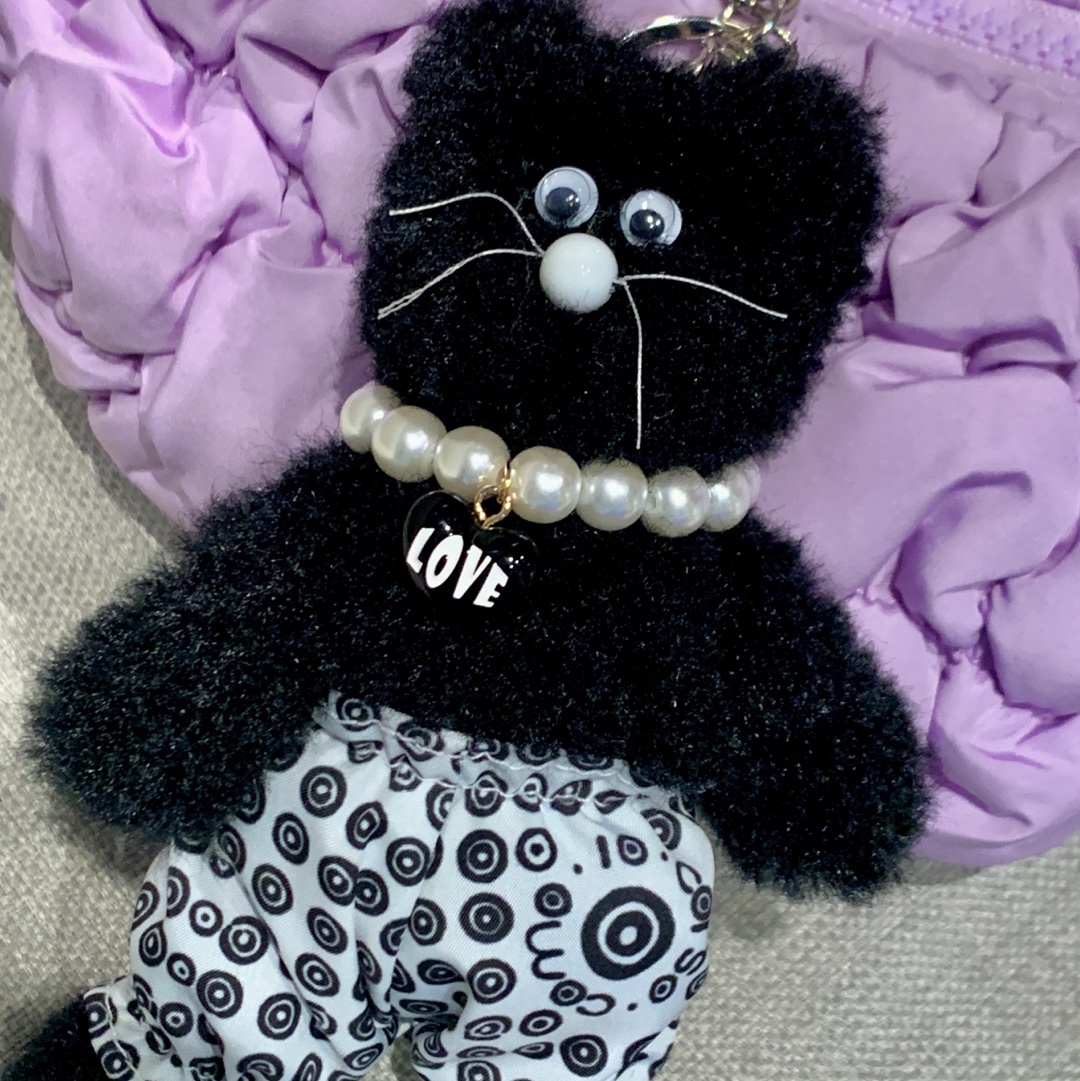 Monamhee x 10 Corso Como Bianco Keyring Black, COS Quilted Micro Bag Purple 착용 스타일 - 2