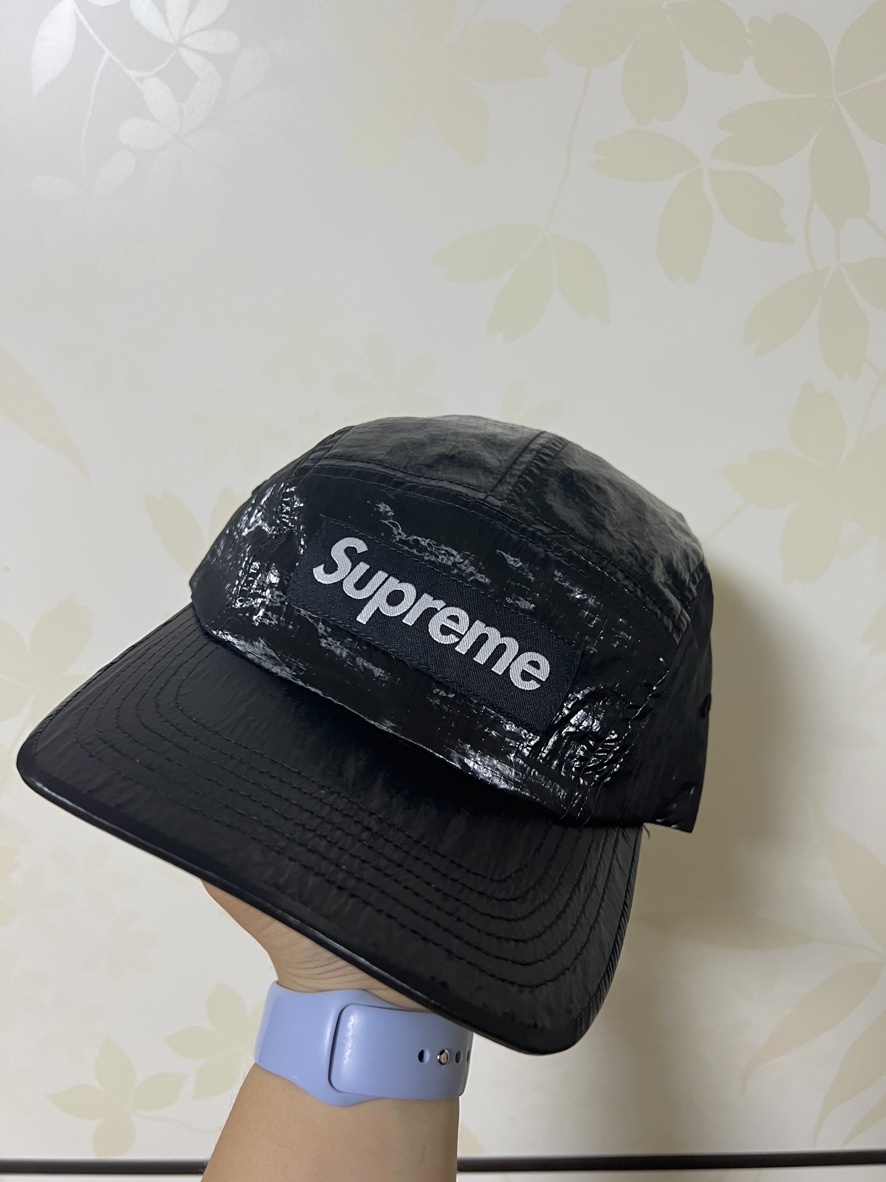 Supreme Small Box Shirt Navy - 23FW, Supreme Gloss Ripstop Camp Cap Light Grey - 23FW 착용 스타일 - 3