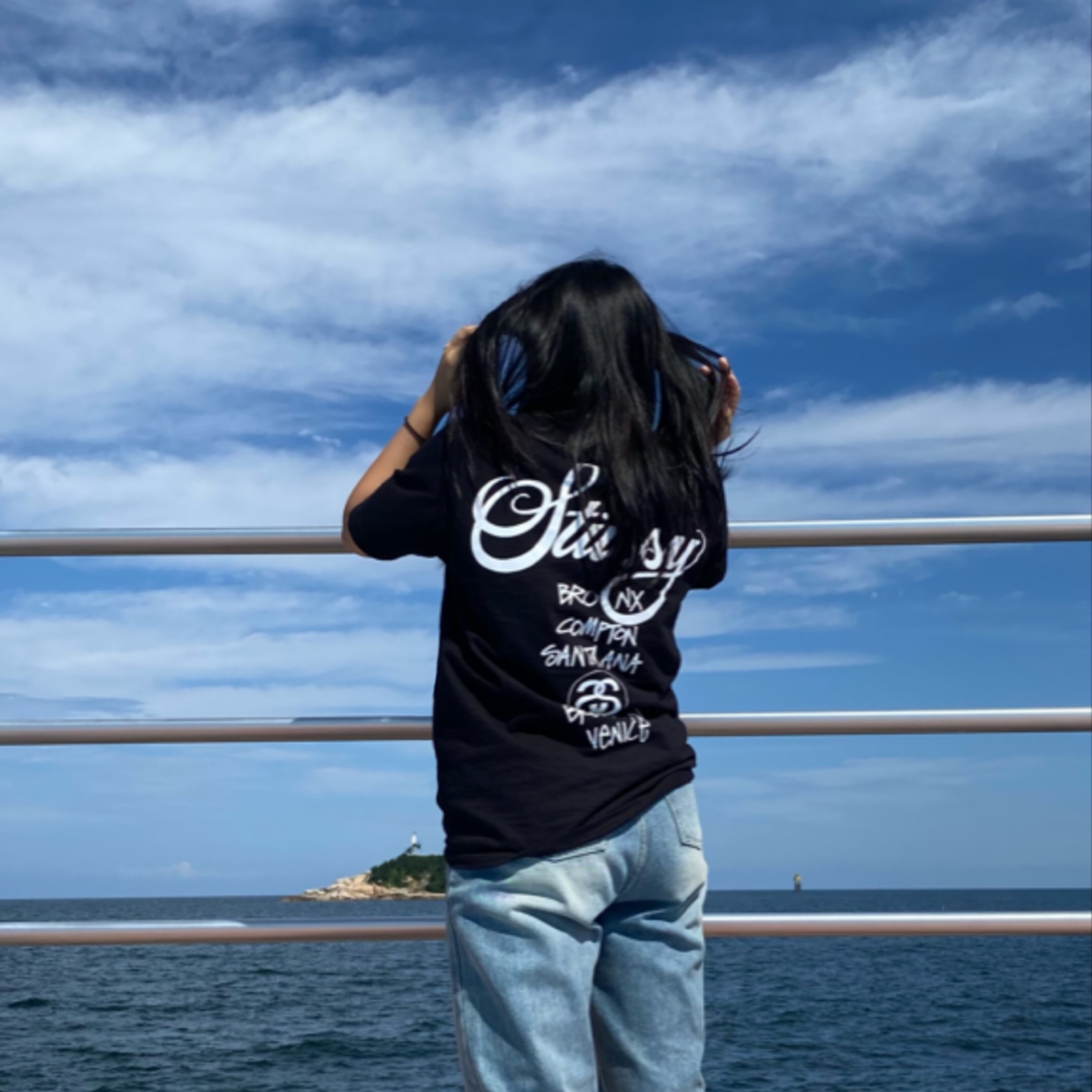 Stussy World Tour T-Shirt Black 2023 착용 스타일