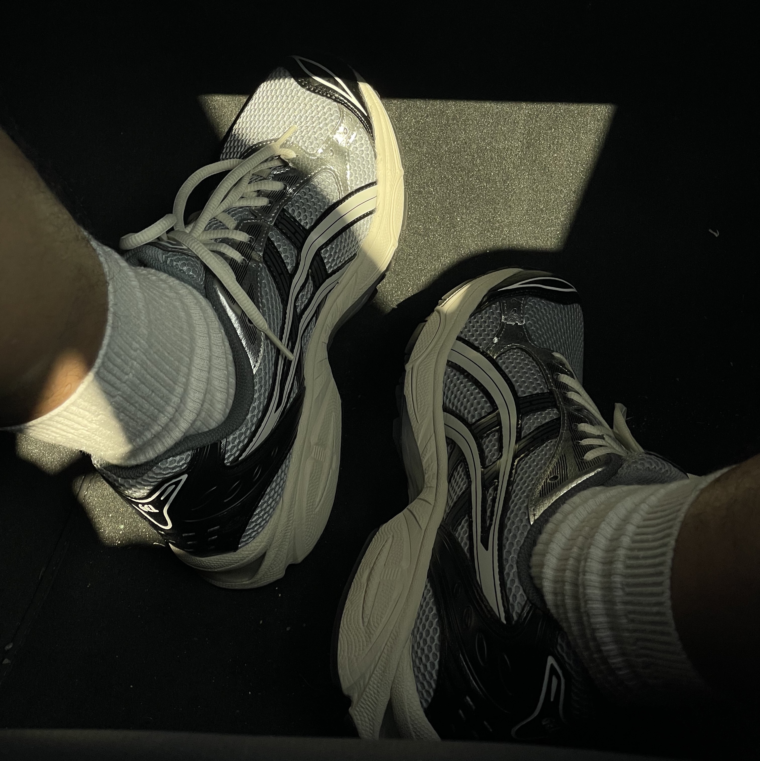 Asics Gel-Kayano 14 Black Glacier Grey 착용 스타일
