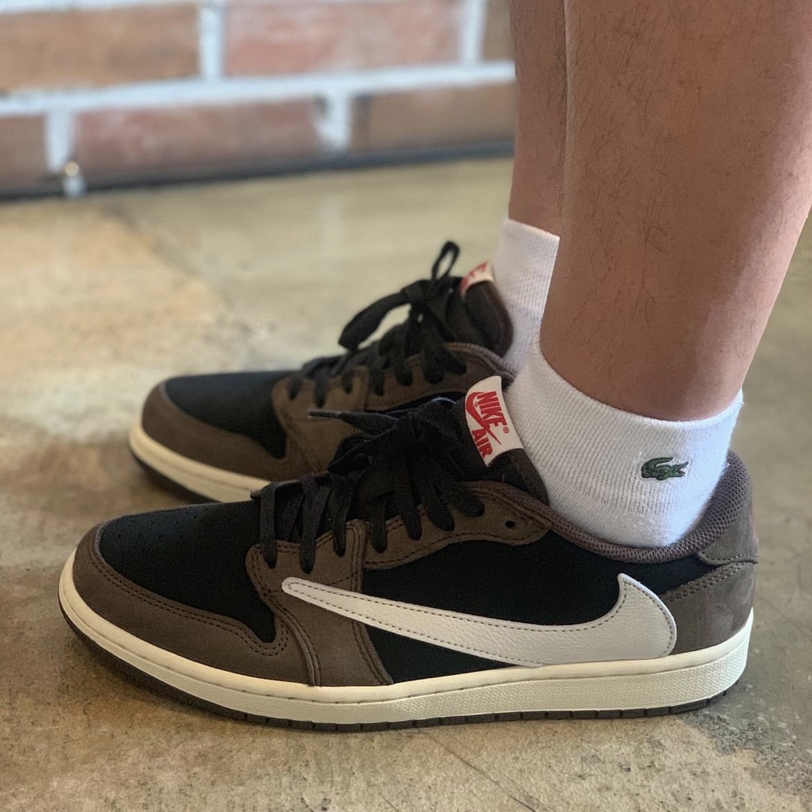 Jordan 1 x Travis Scott Retro Low OG SP Mocha 착용 스타일