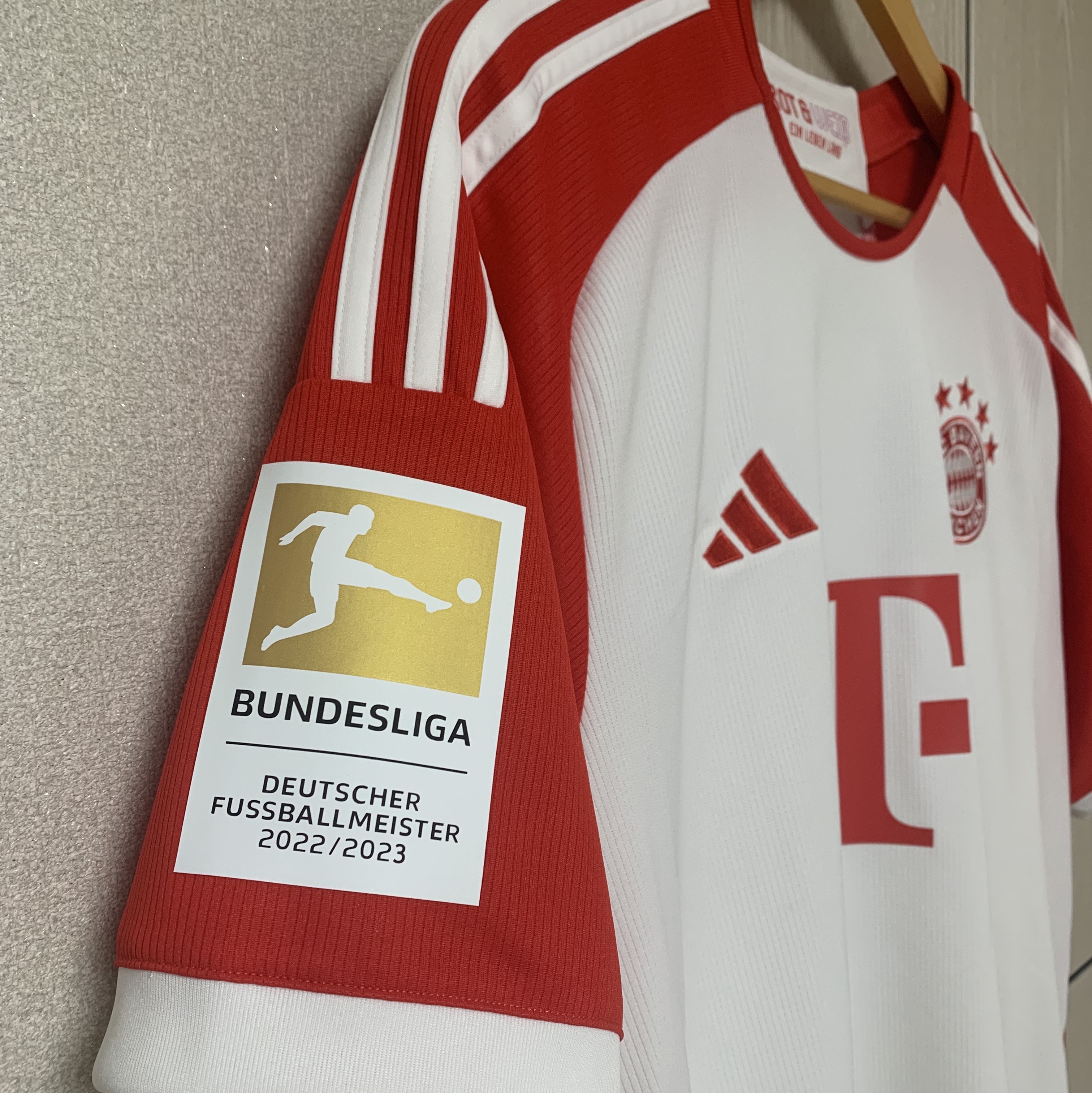 Adidas Bayern Munchen 2023/24 Home Jersey White Red - US Sizing (Non Marking Ver.) 착용 스타일 - 1