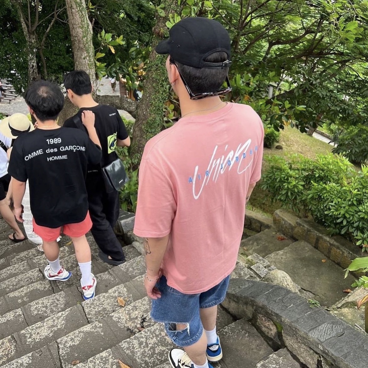 Supreme Wool Camp Cap Black - 20FW, Jordan x Union Reverse Dunk T-Shirt Rust Pink 착용 스타일 - 2