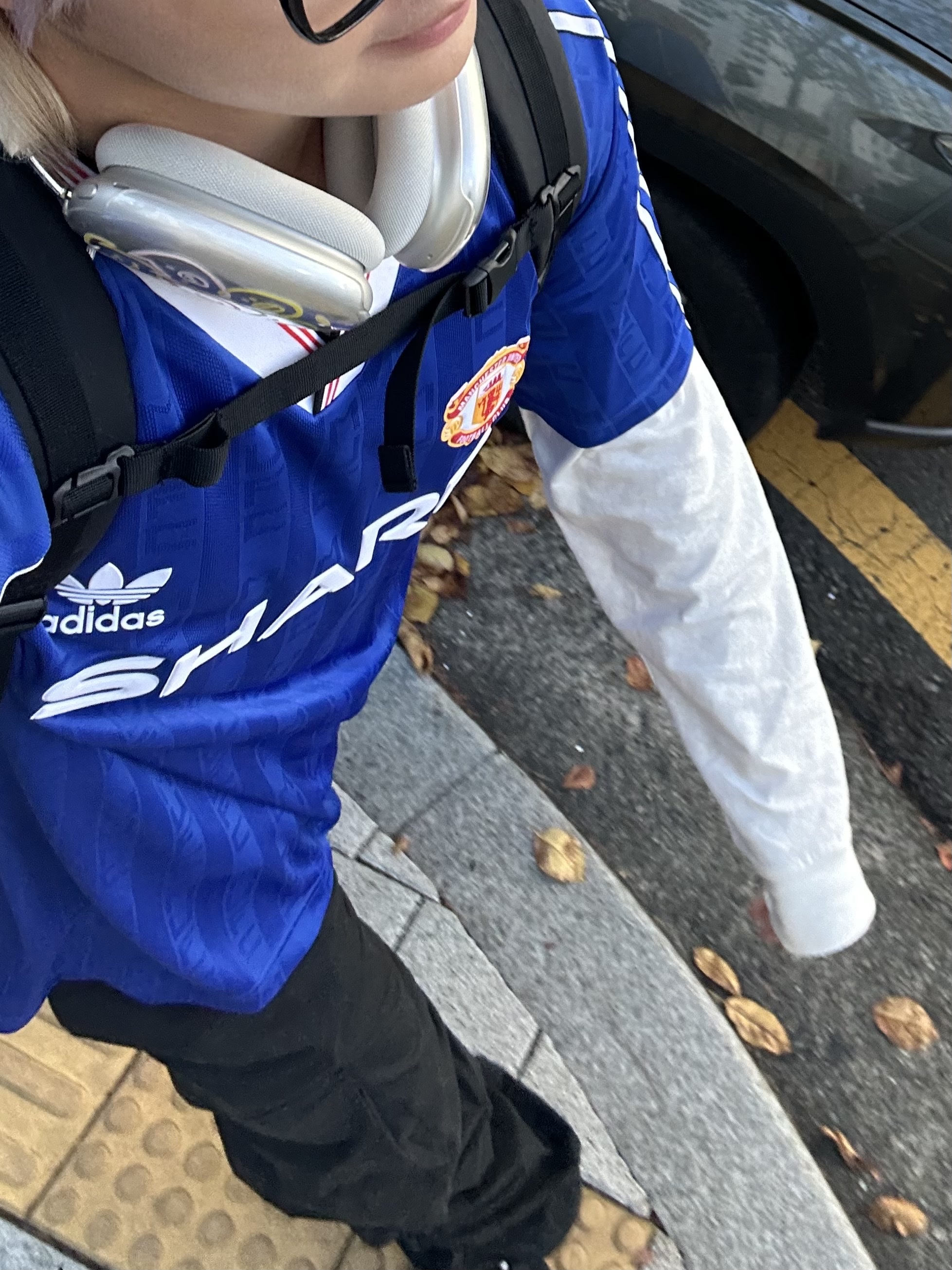 Adidas Manchester United 1988/90 Jersey Collegiate Royal - US Sizing, Supreme Backpack Black - 23FW 착용 스타일 - 2