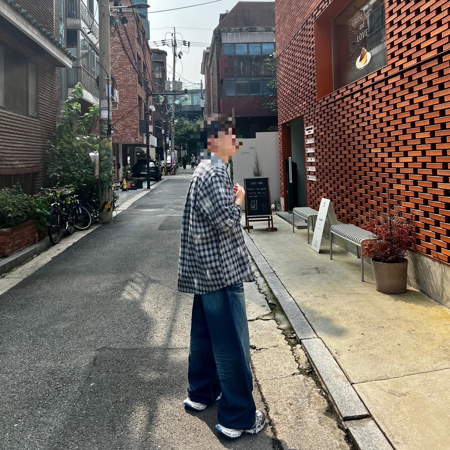 Balenciaga 3XL Sneakers Grey White Blue 착용 스타일 - 1