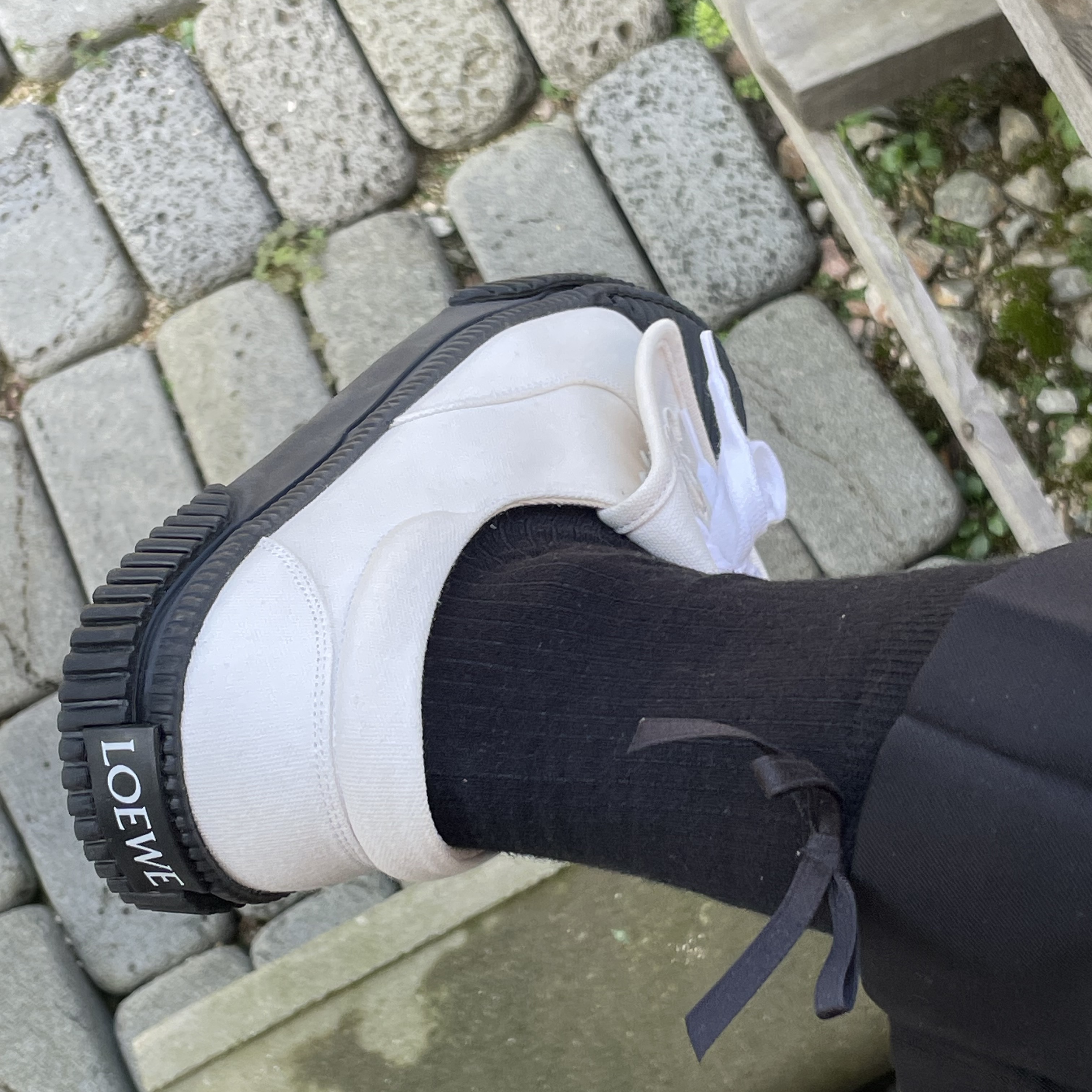 (W) Loewe Anagram Flap Sneakers in Canvas Soft White 착용 스타일 - 2