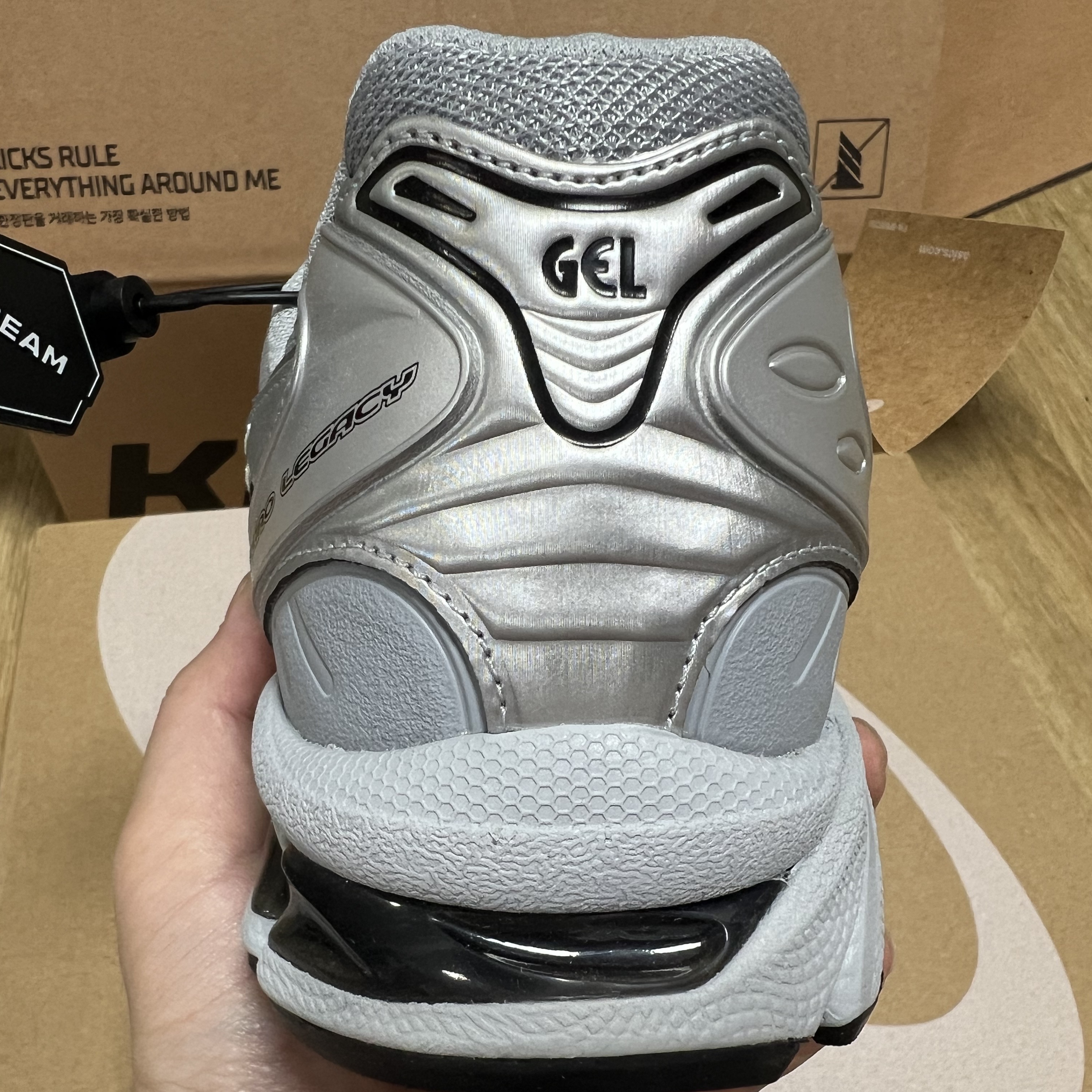 Asics Gel-Kayano Legacy Pure Silver 착용 스타일 - 5