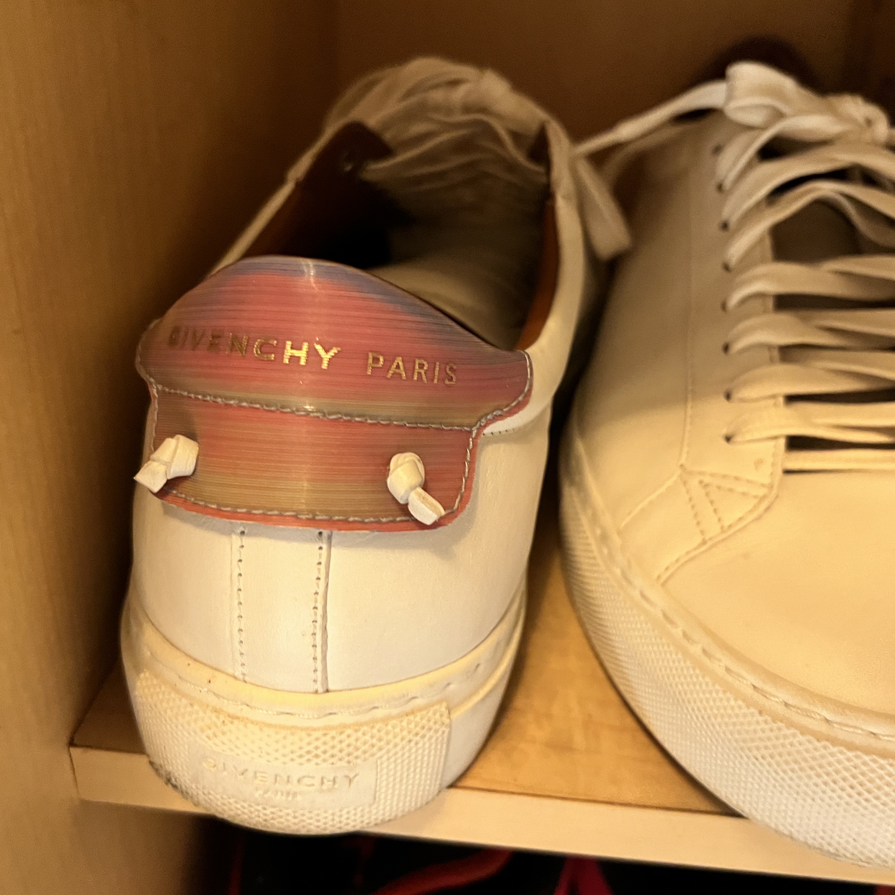 Givenchy City Sport Sneakers in Leather White Navy 착용 스타일
