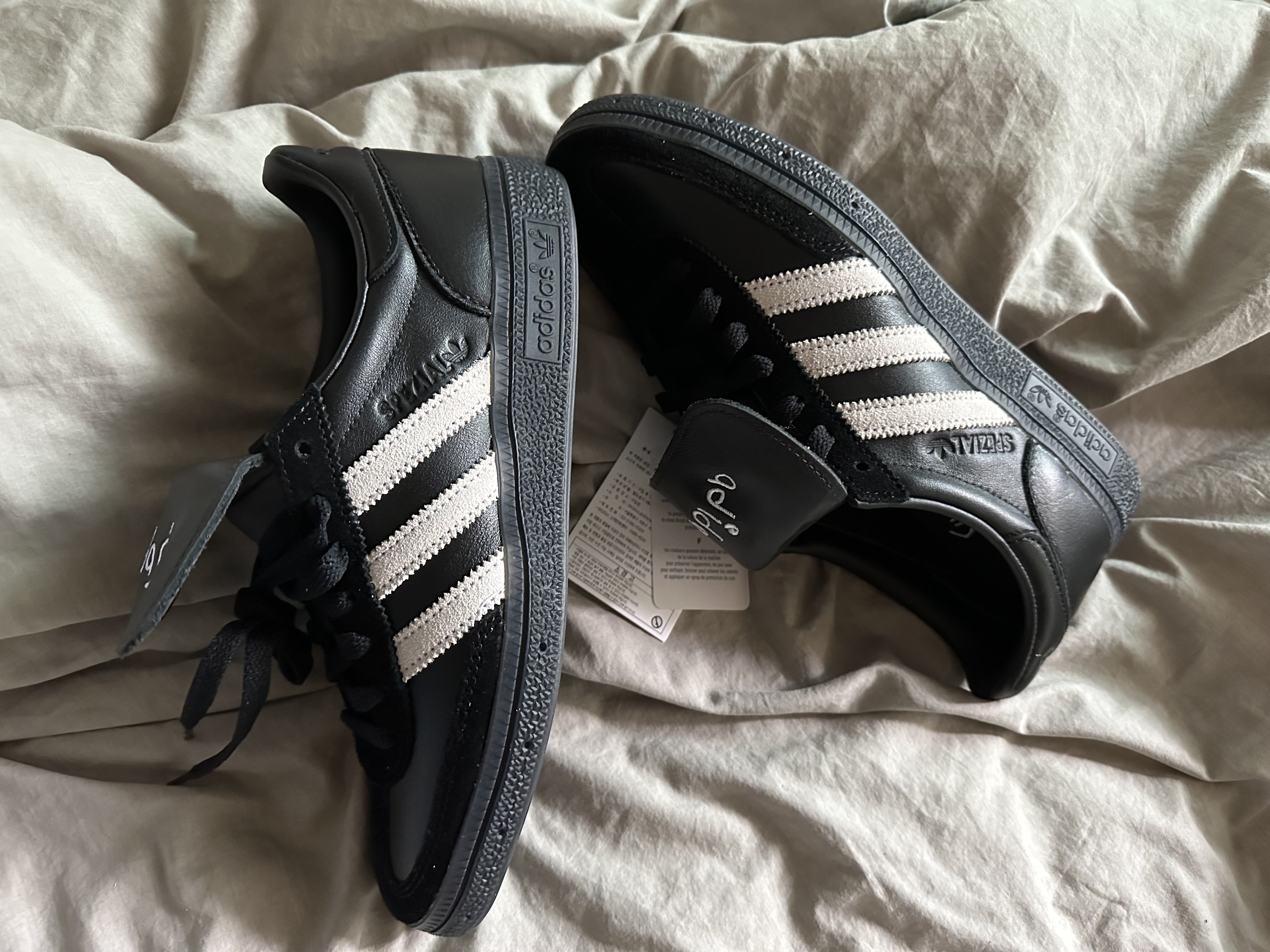 Adidas Spezial Handball Core Black Cloud White 착용 스타일 - 2