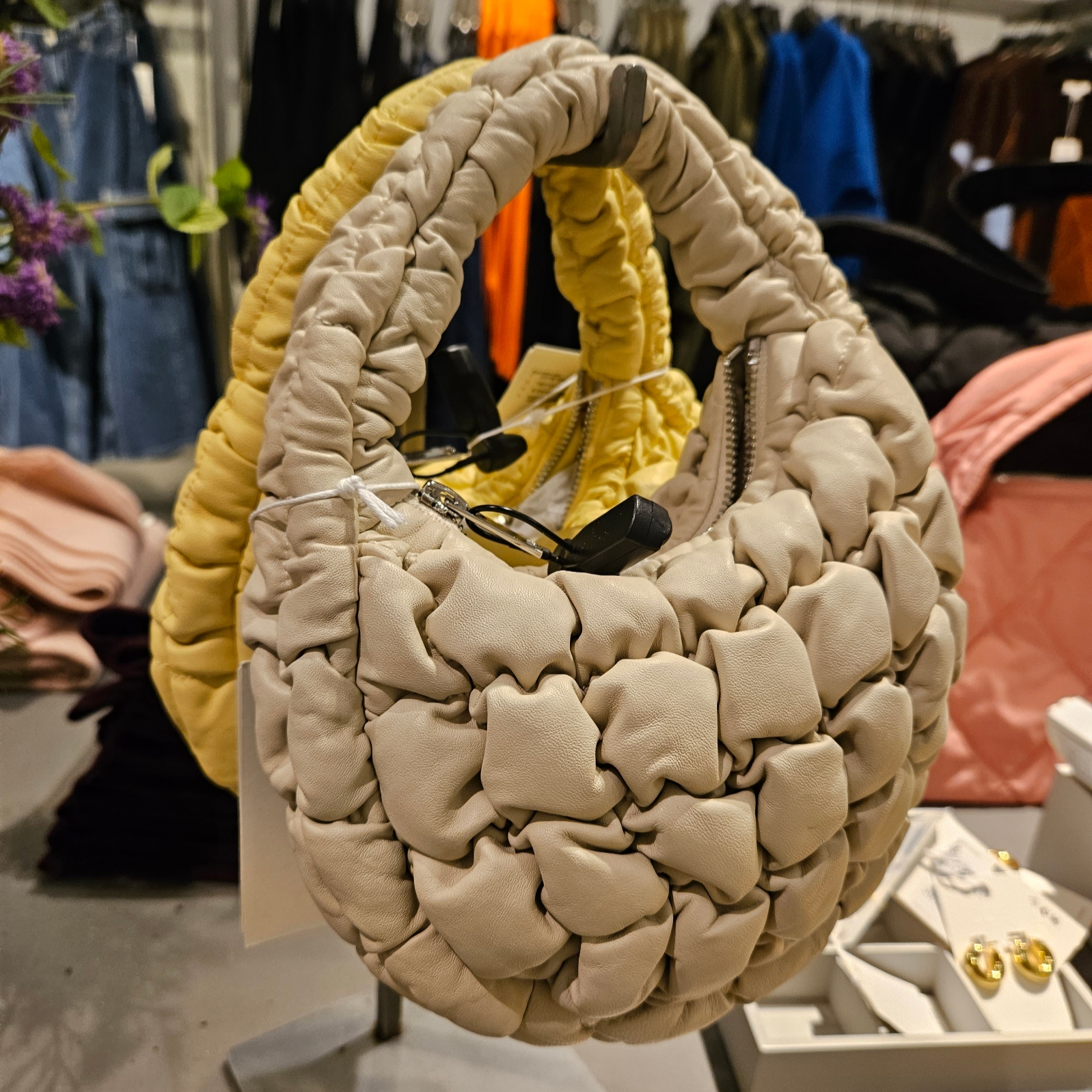 COS Quilted Micro Bag Leather White 착용 스타일