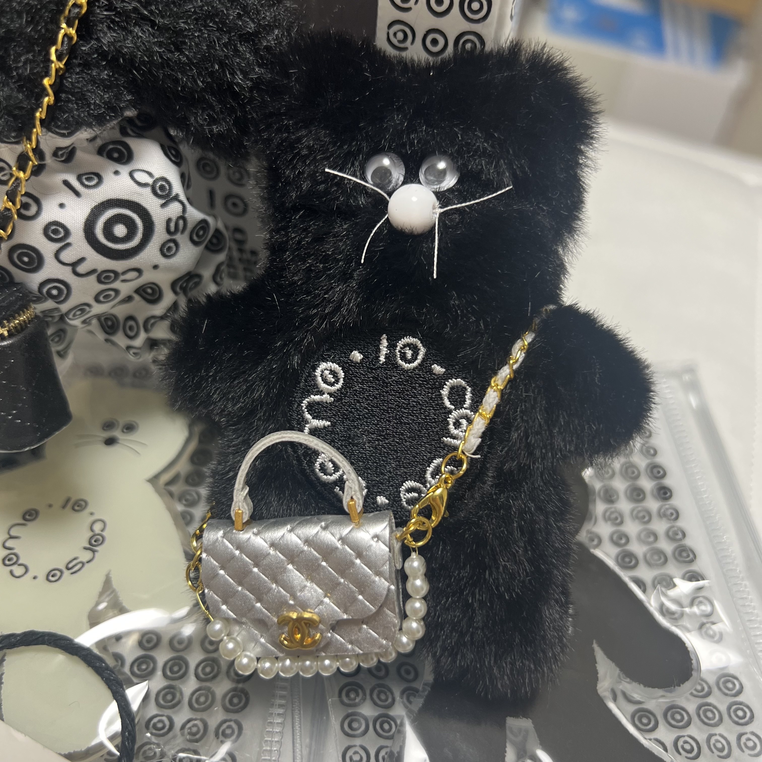 Monamhee x 10 Corso Como Bianco Phone Strap Black, Monamhee x 10 Corso Como Bianco Keyring Black 착용 스타일 - 1