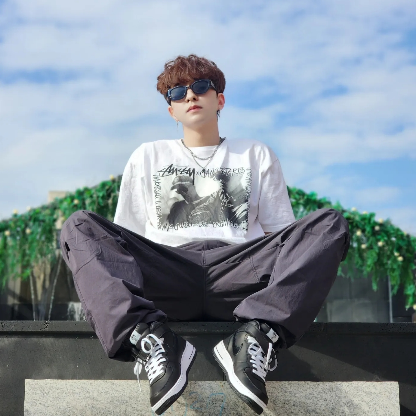 Nike x Stussy Air Force 1 '07 Mid SP Black, Stussy x Gang Starr Take It Personal T-Shirt White 착용 스타일 - 3