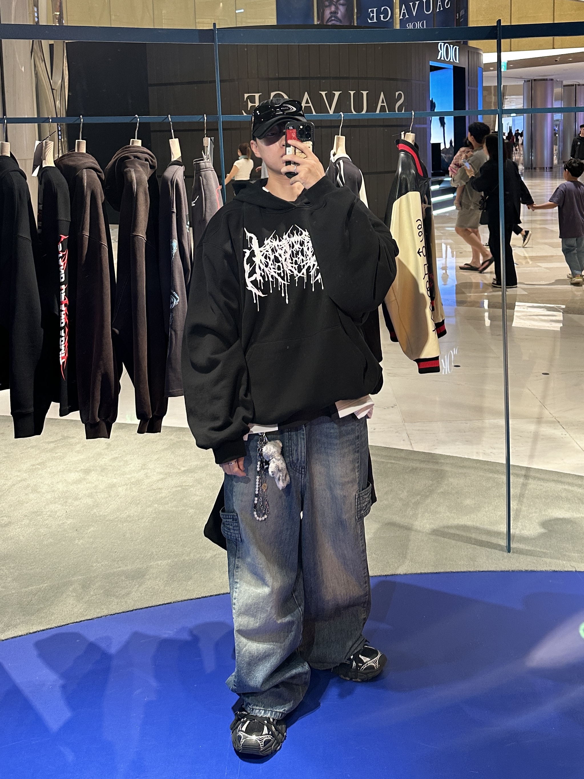 Ourpas 075 Glitter Logo Hoodie 착용 스타일 - 1