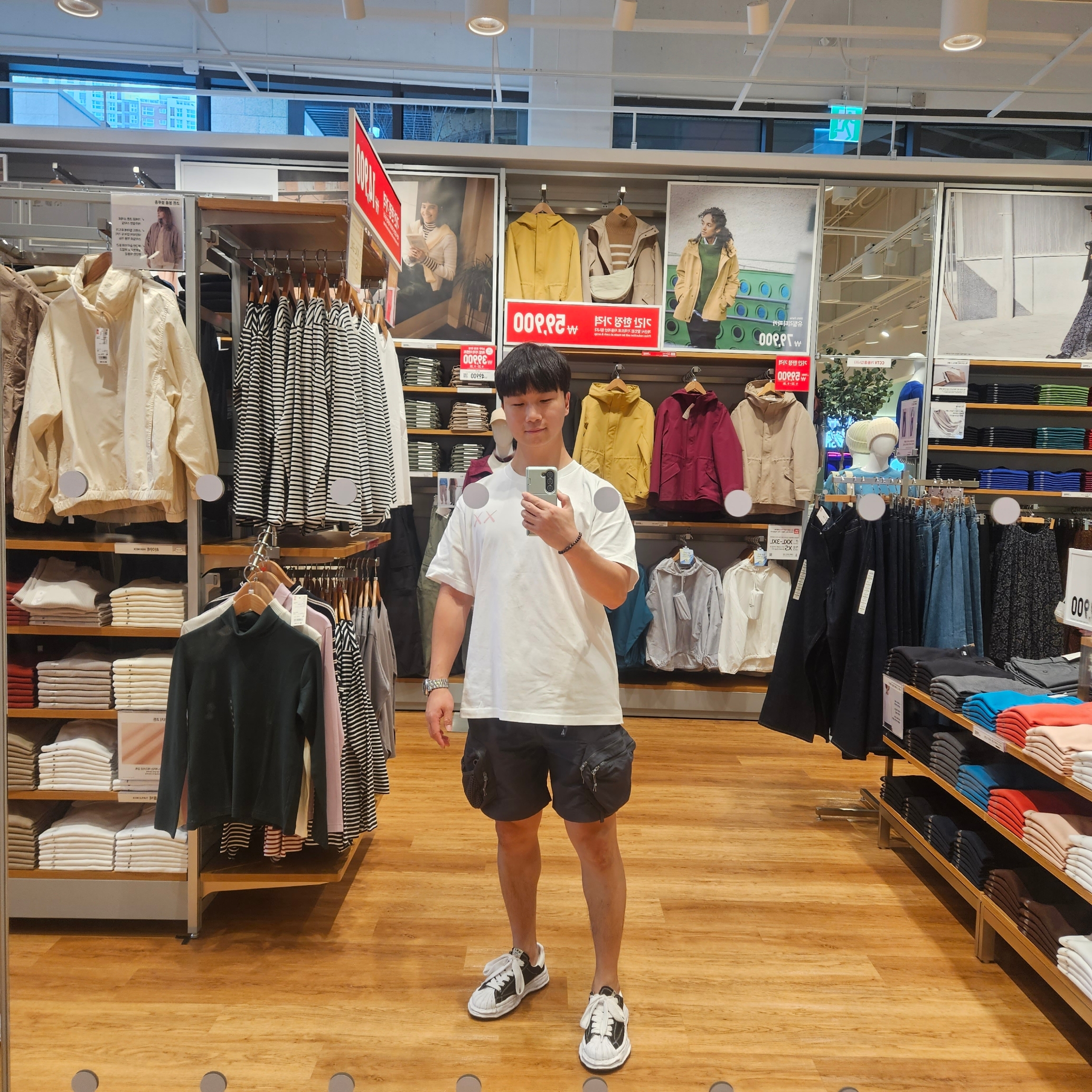 Nike ACG Snowgrass Cargo Shorts Black - Asia, Maison Mihara Yasuhiro Blakey OG Sole Canvas Low-top Sneakers Black White 착용 스타일