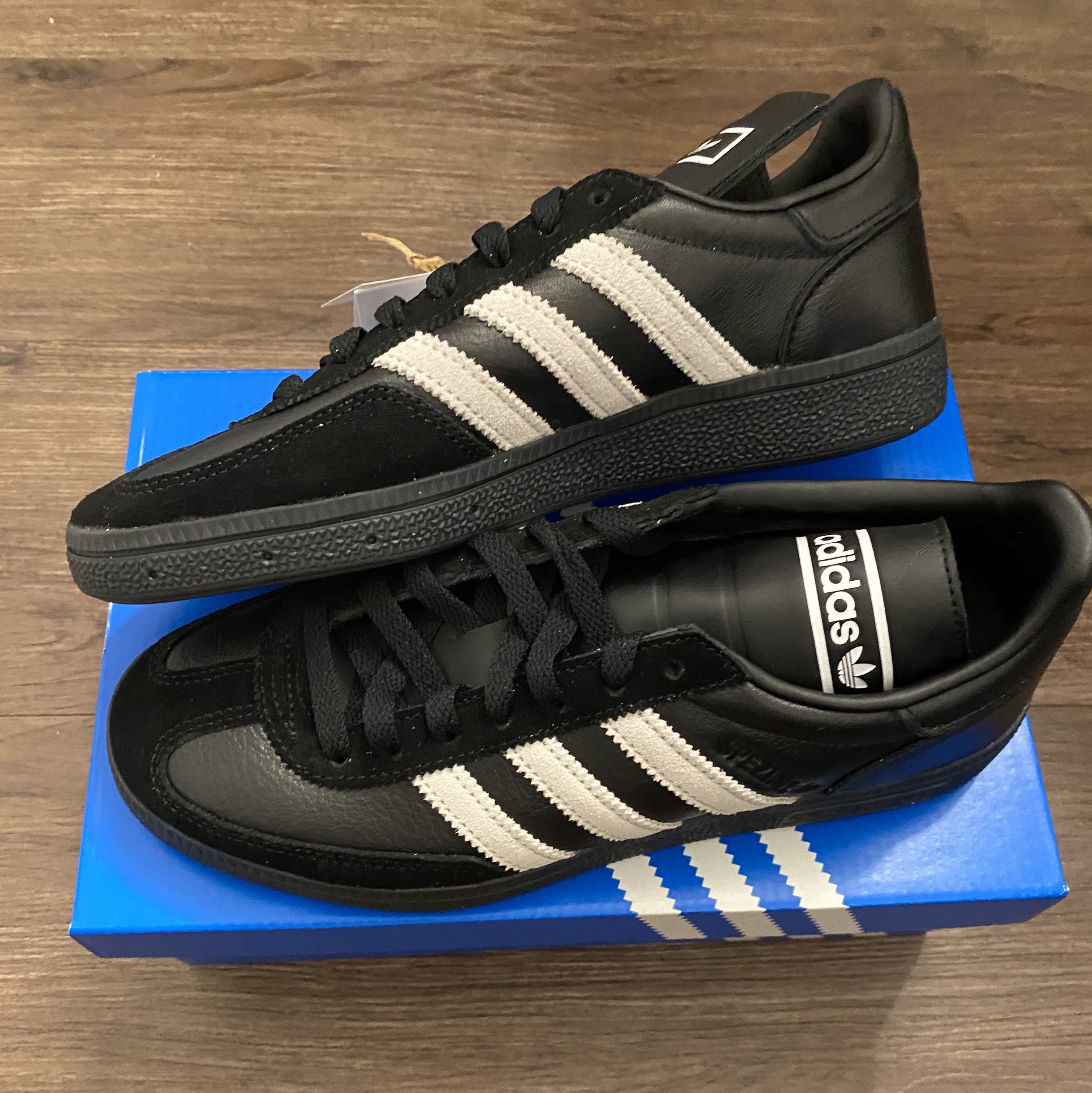 Adidas Spezial Handball Core Black Cloud White 착용 스타일