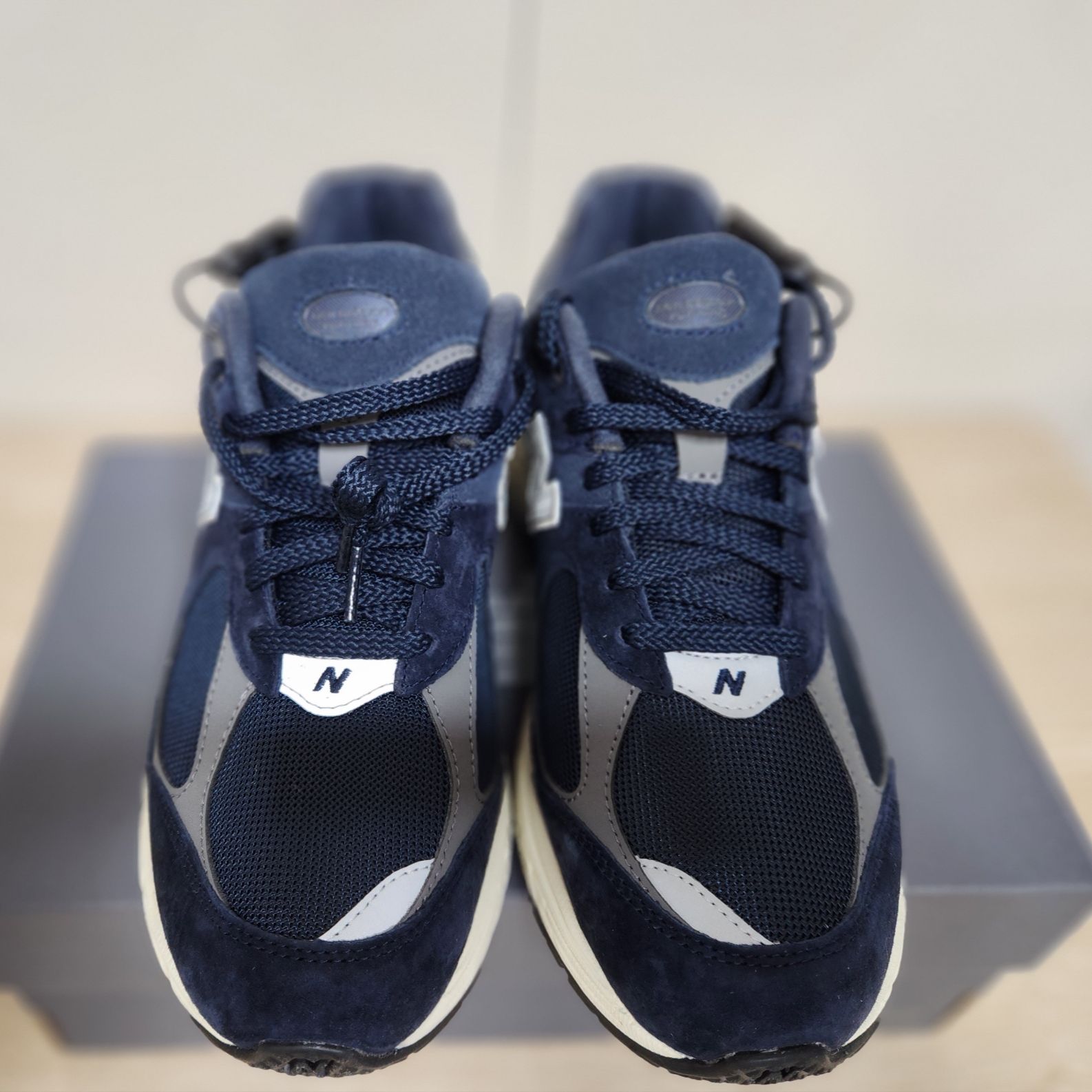 New Balance 2002R Eclipse Castlerock 착용 스타일