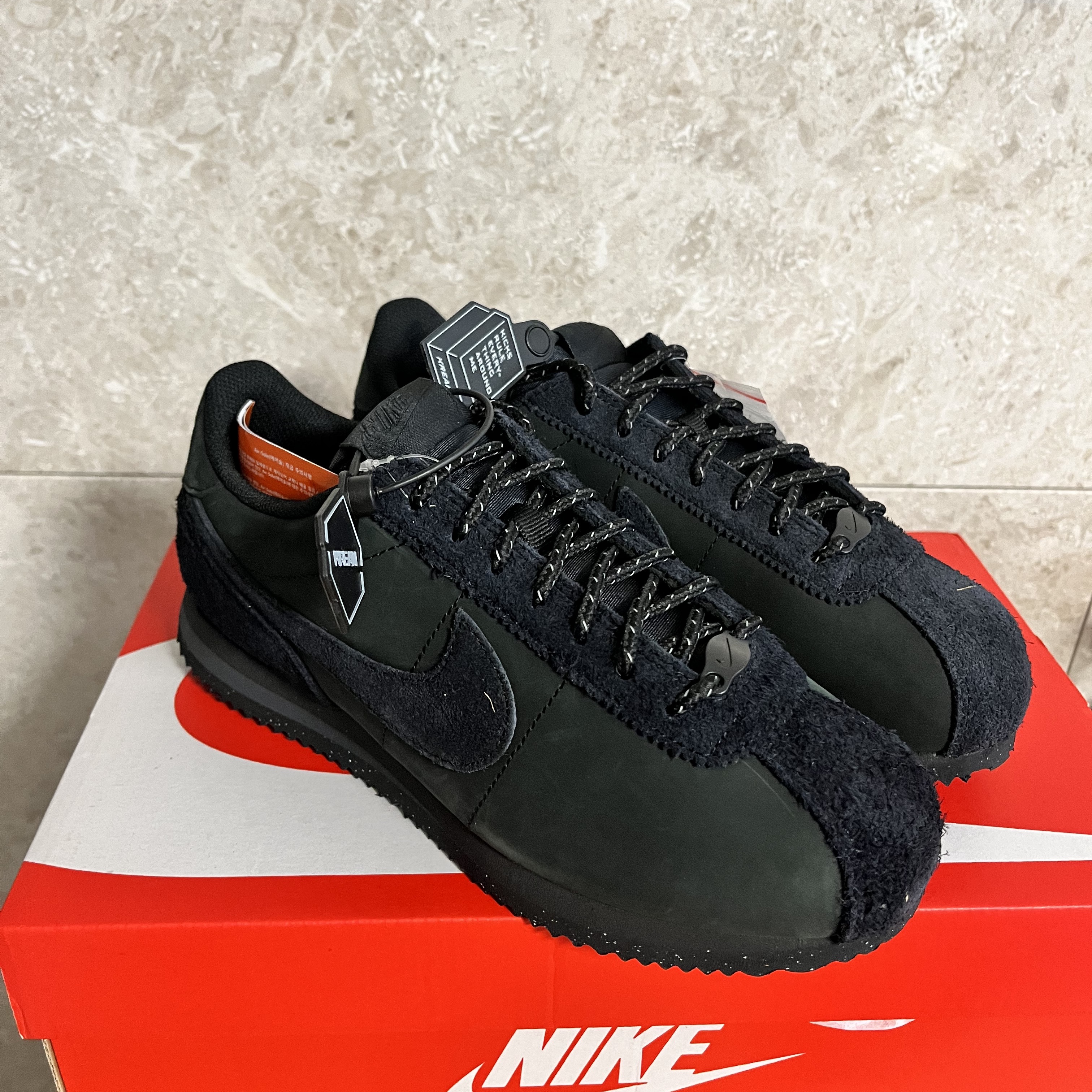 (W) Nike Cortez PRM Black 착용 스타일 - 2