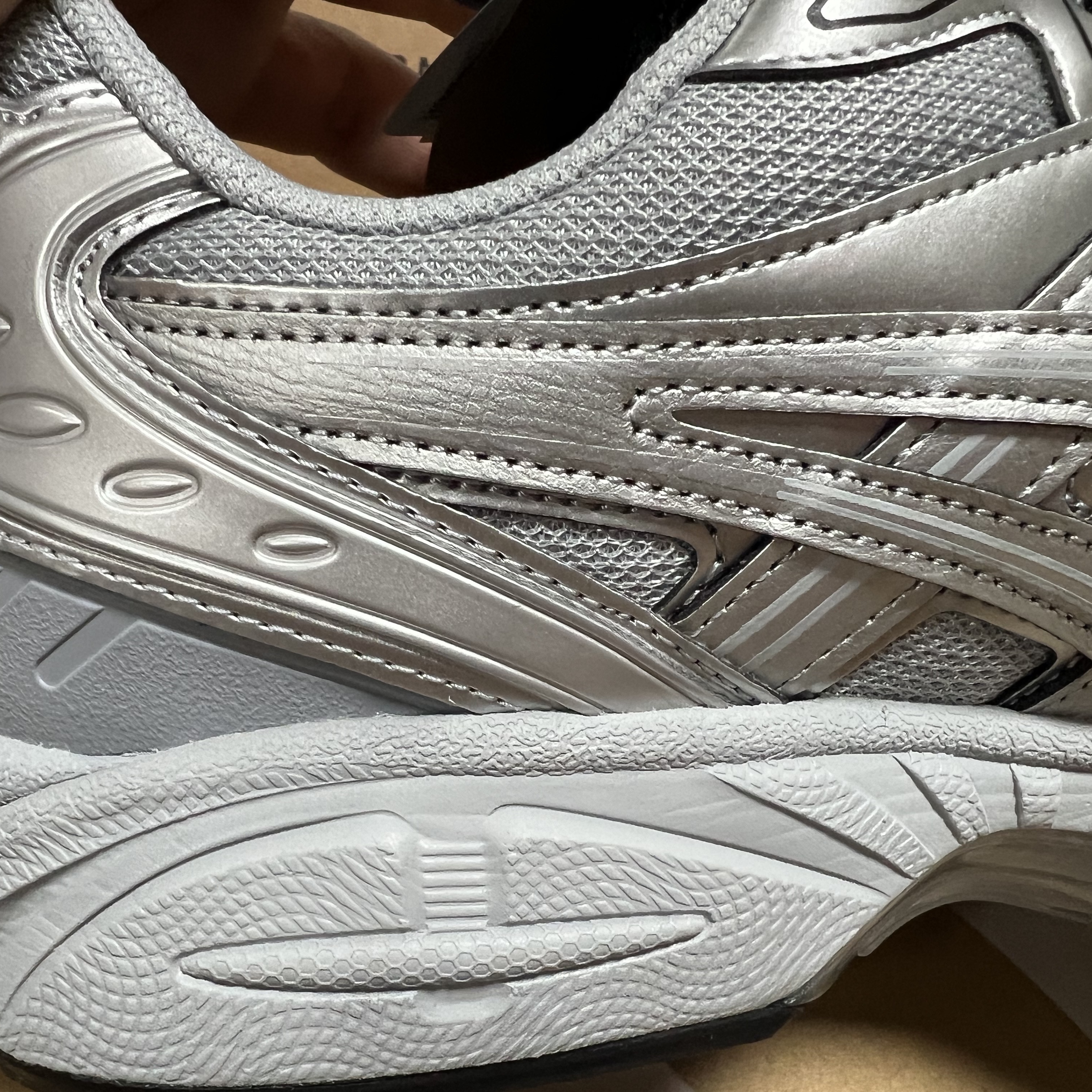 Asics Gel-Kayano Legacy Pure Silver 착용 스타일 - 3