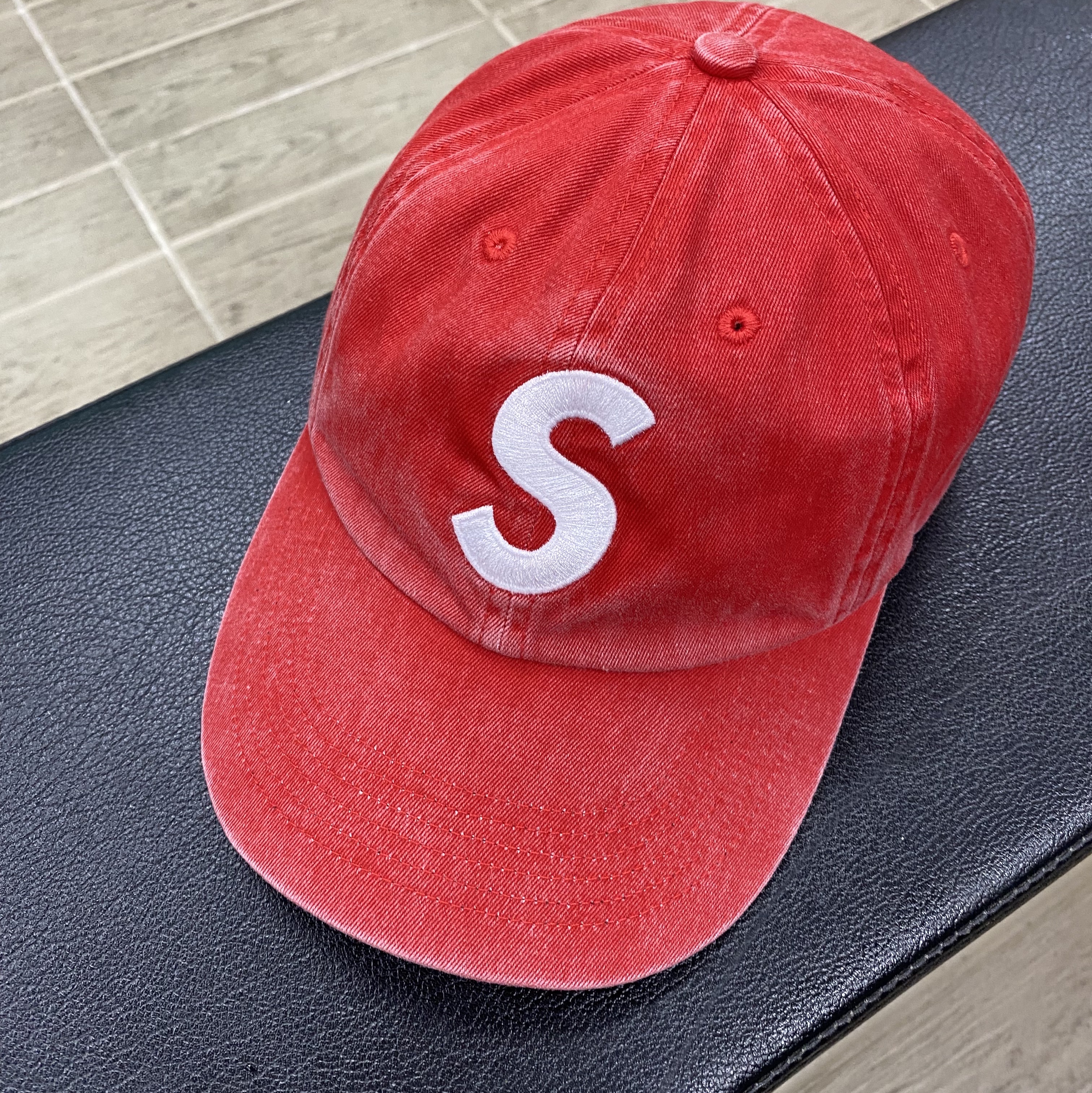 Supreme Pigment Print S Logo 6-Panel Red - 23FW 착용 스타일