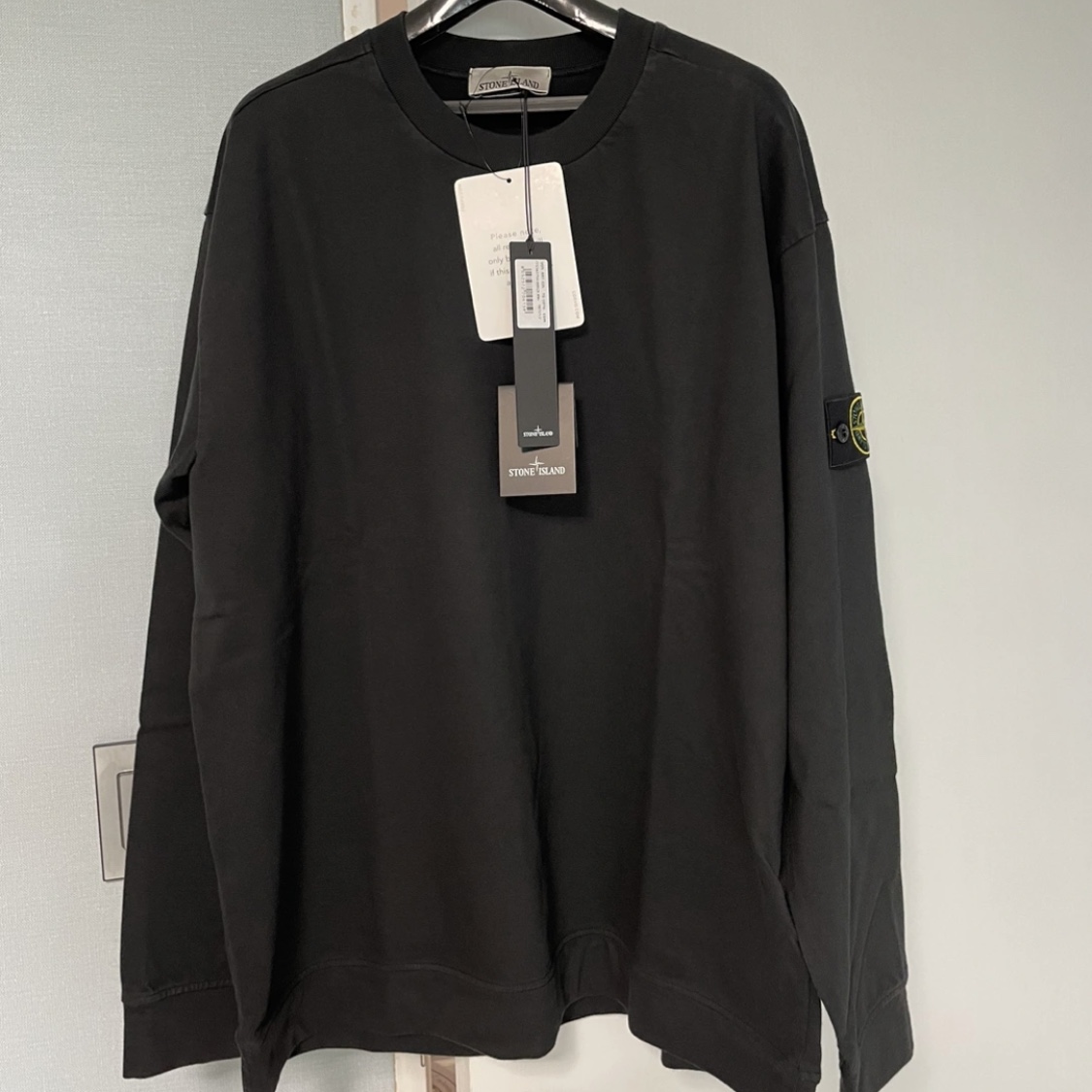 Stone Island 63750 Garment Dyed Gauzed Cotton Crewneck Sweatshirt Black - 22FW 착용 스타일 - 1