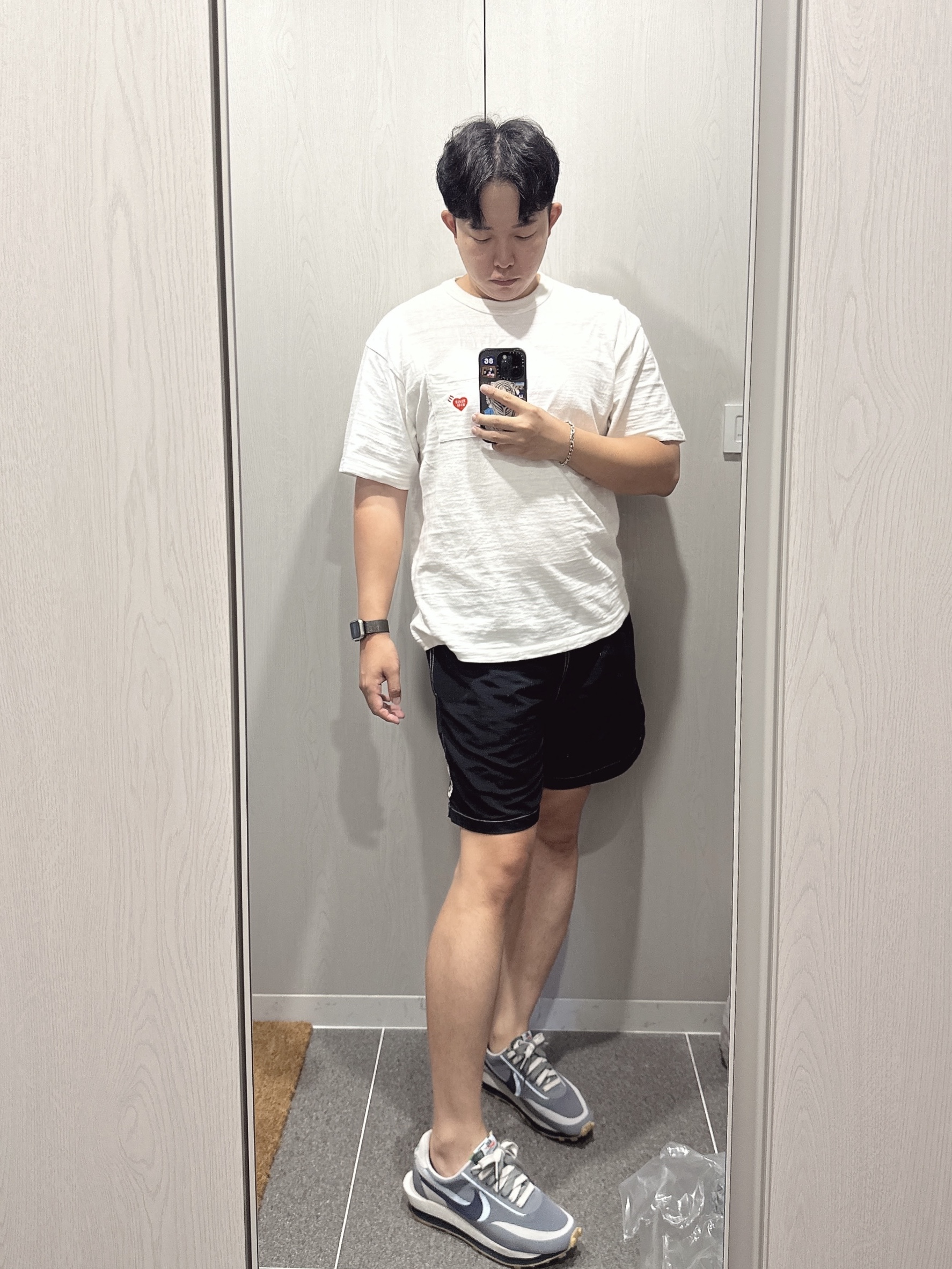 Nike x Sacai x Clot LDWaffle Cool Grey, Stussy Surfman Water Shorts Black 착용 스타일