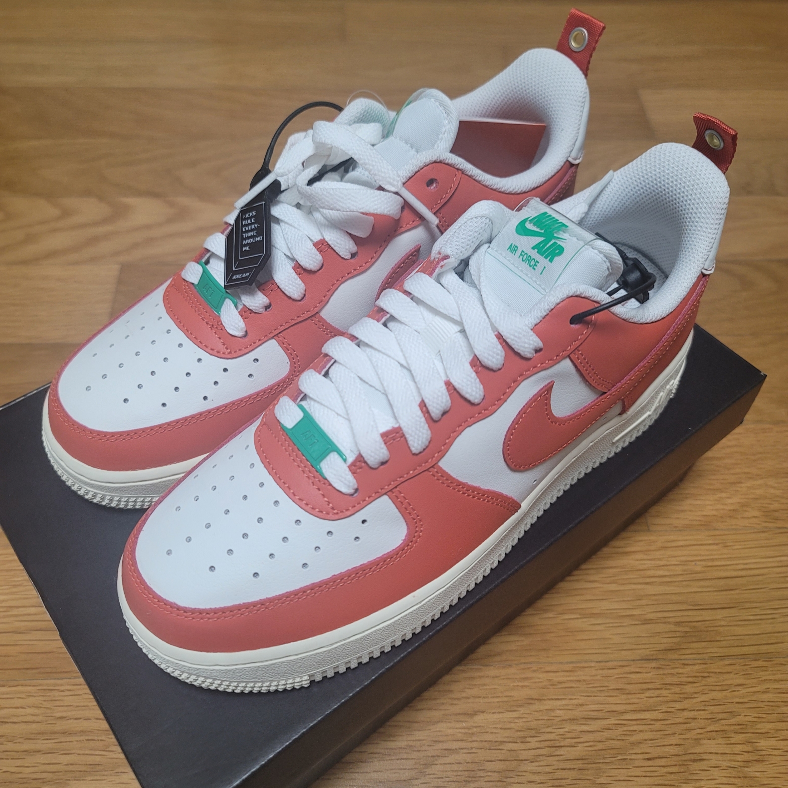 Nike Air Force 1 '07 LV8 Pojangmacha 착용 스타일