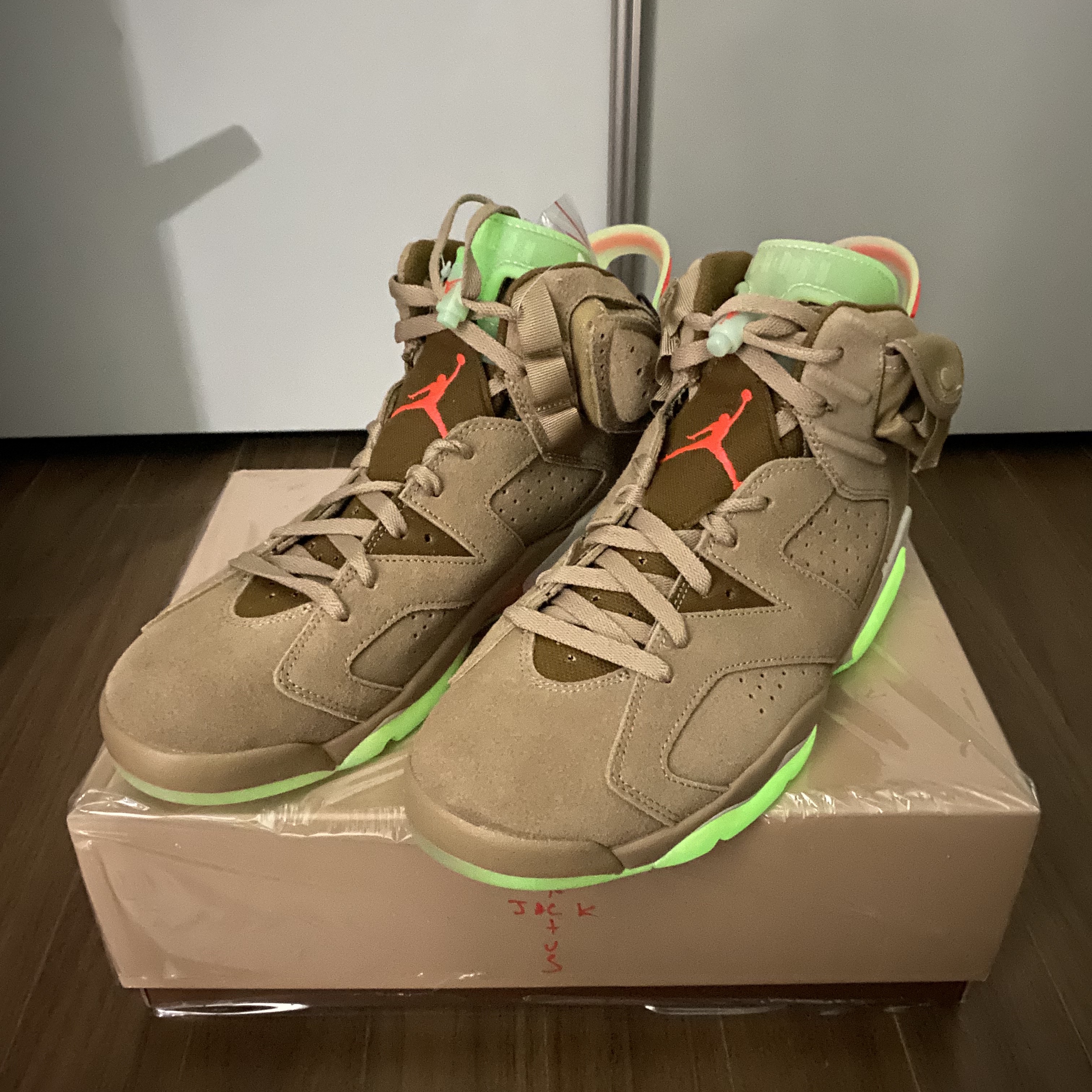 Jordan 6 x Travis Scott Retro SP British Khaki 착용 스타일