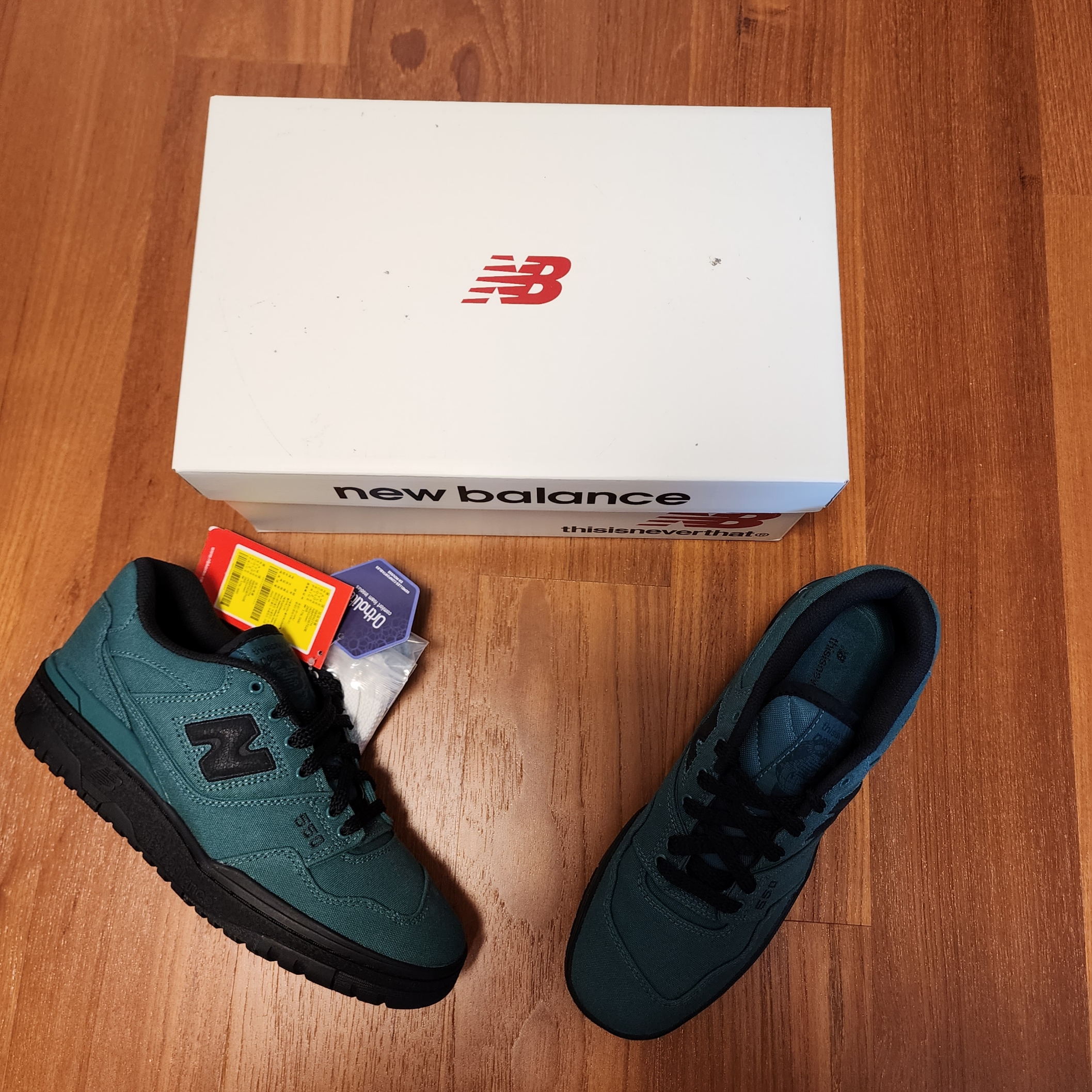 New Balance x Thisisneverthat 550 Green Black 착용 스타일 - 2