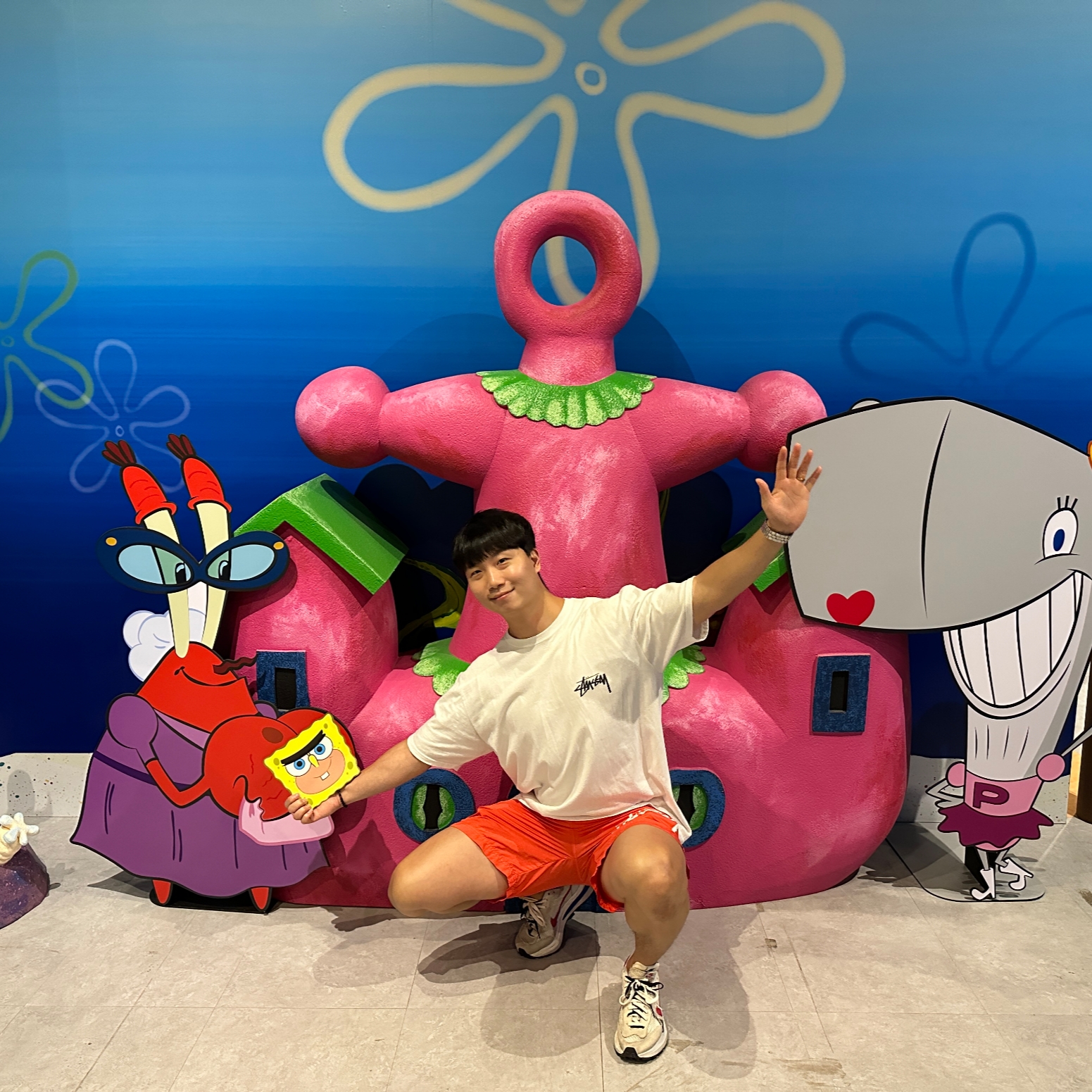 Nike x Stussy Water Shorts Habanero Red, Nike x Sacai VaporWaffle Royal Fuchsia 착용 스타일